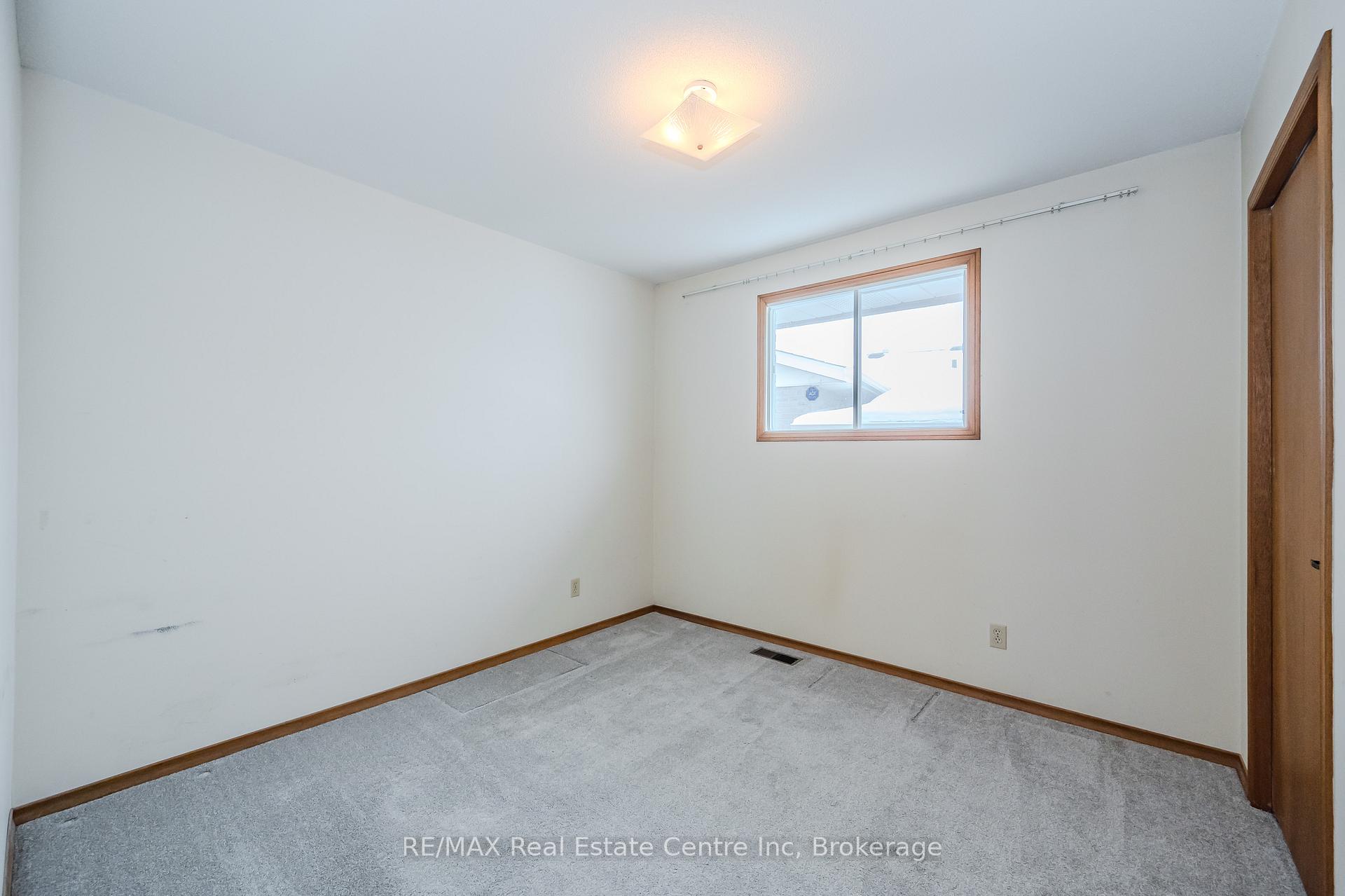 Photo 16 of 37 Tuerr Drive, Kitchener — HOMEH