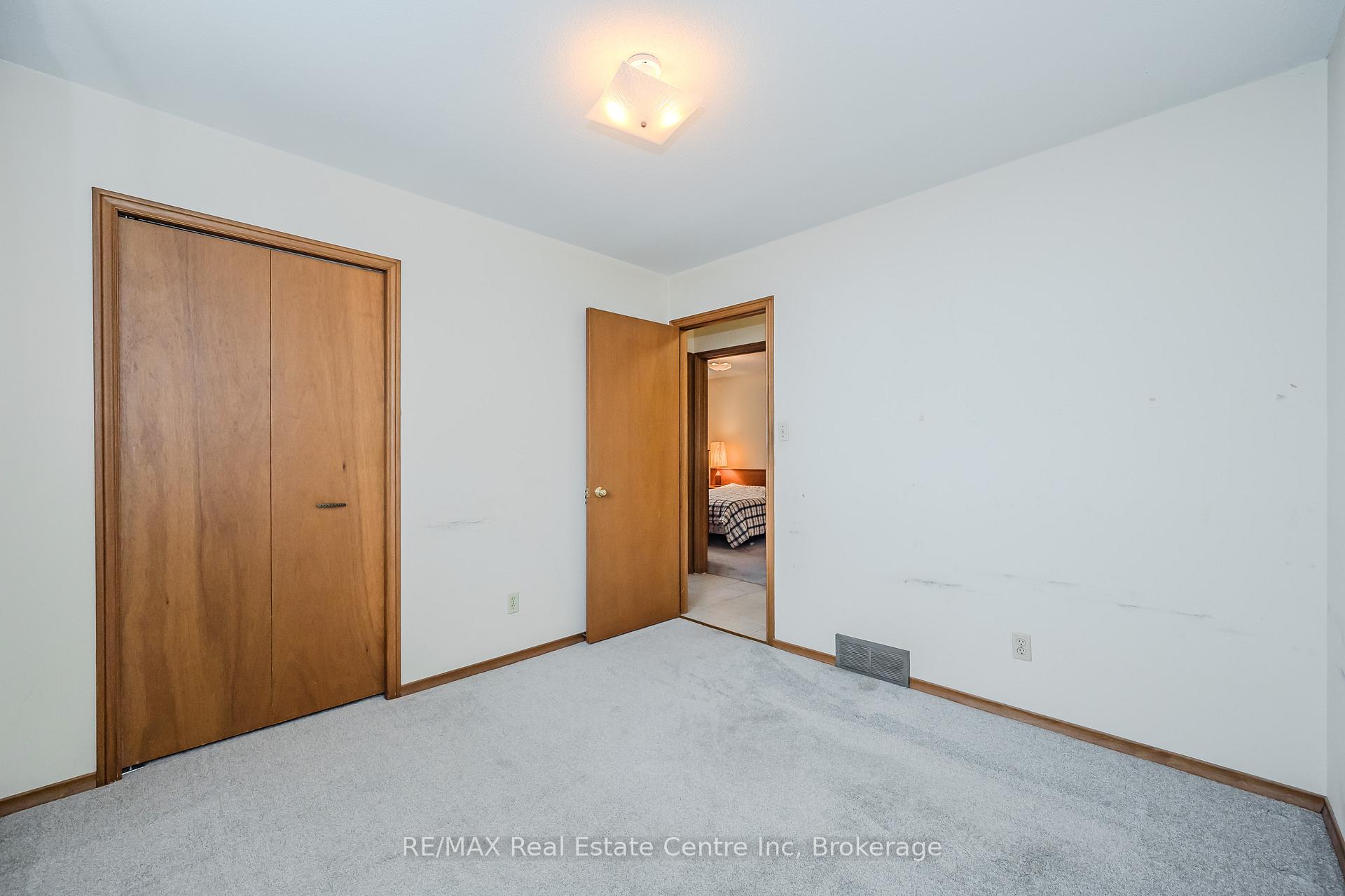 Photo 17 of 37 Tuerr Drive, Kitchener — HOMEH