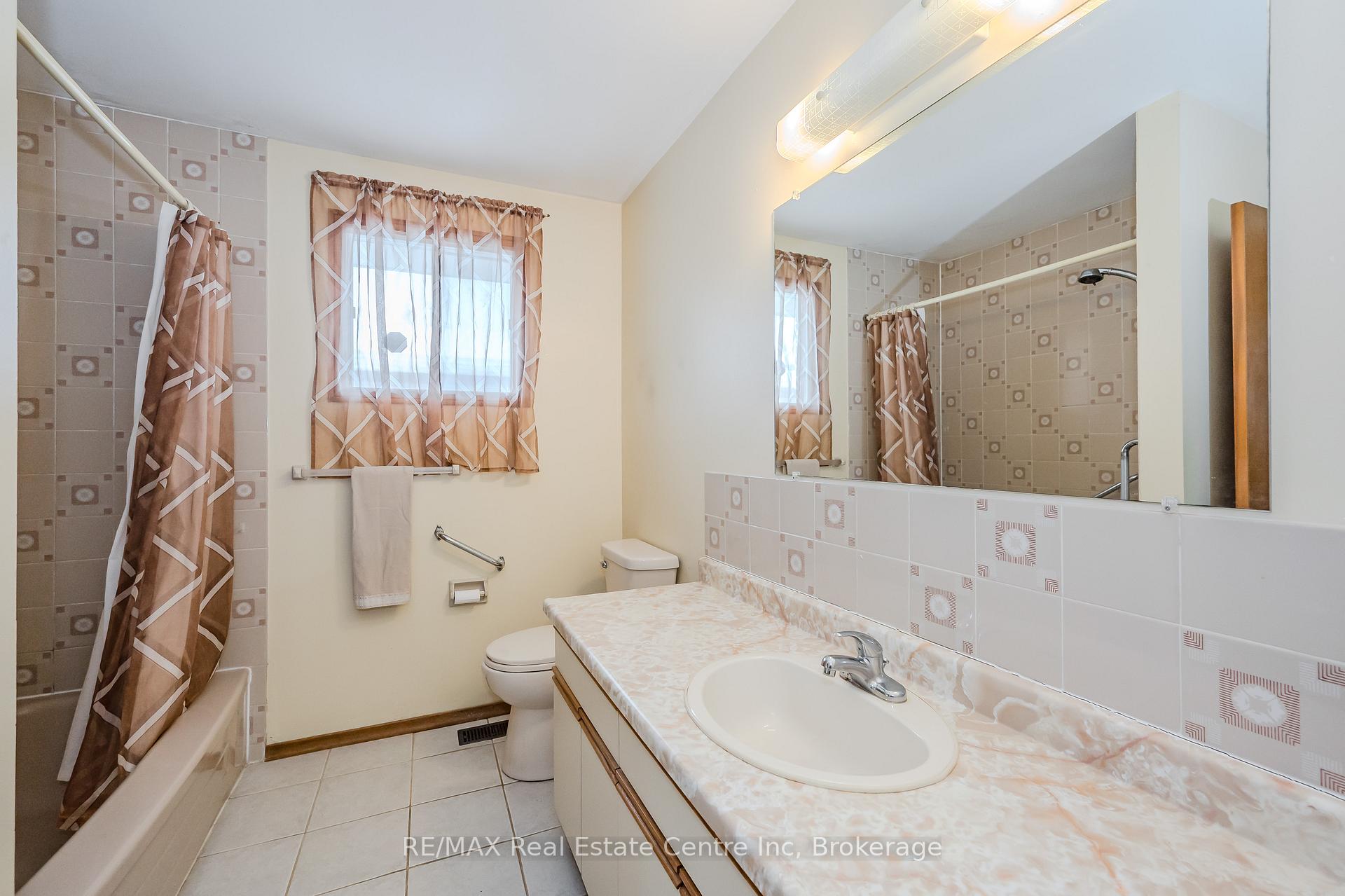 Photo 18 of 37 Tuerr Drive, Kitchener — HOMEH
