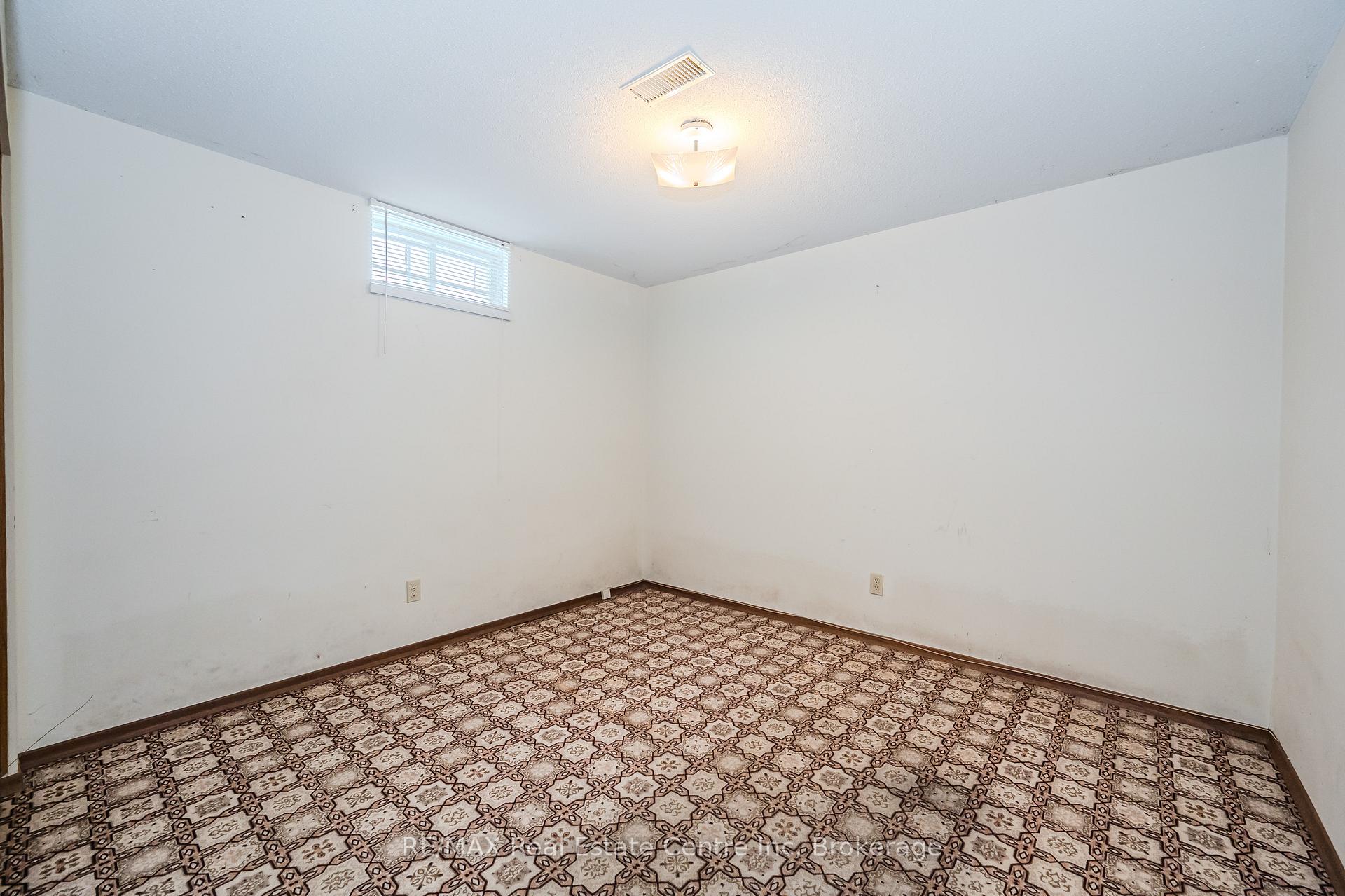Photo 24 of 37 Tuerr Drive, Kitchener — HOMEH