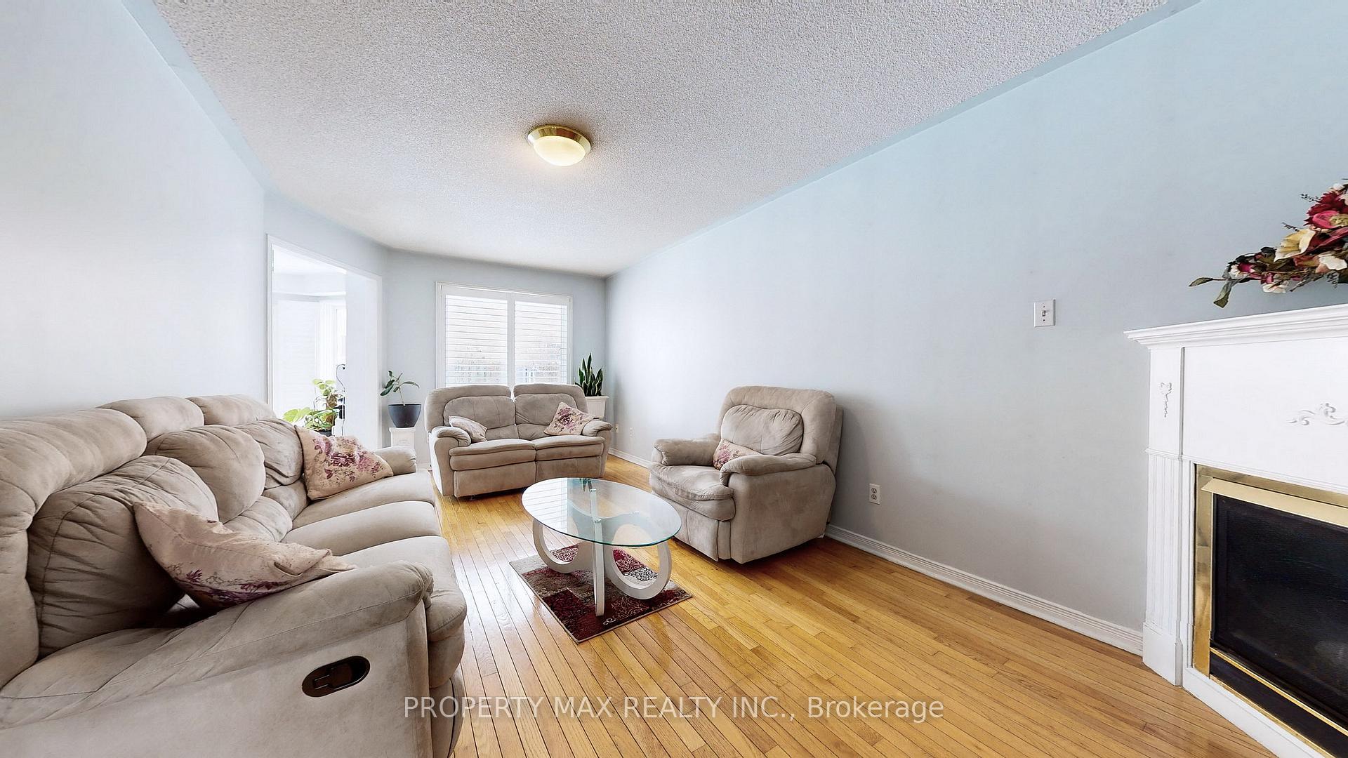 Photo 6 of 96 Gillingham Avenue, Markham, Milliken Mills East — HOMEH