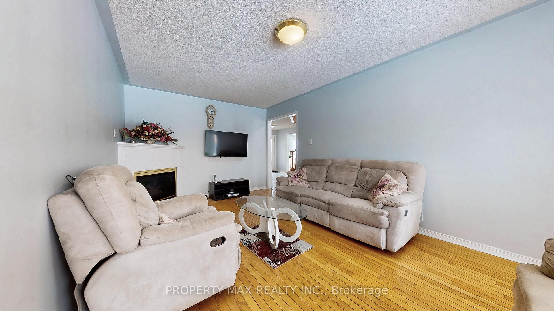 Photo 7 of 96 Gillingham Avenue, Markham, Milliken Mills East — HOMEH