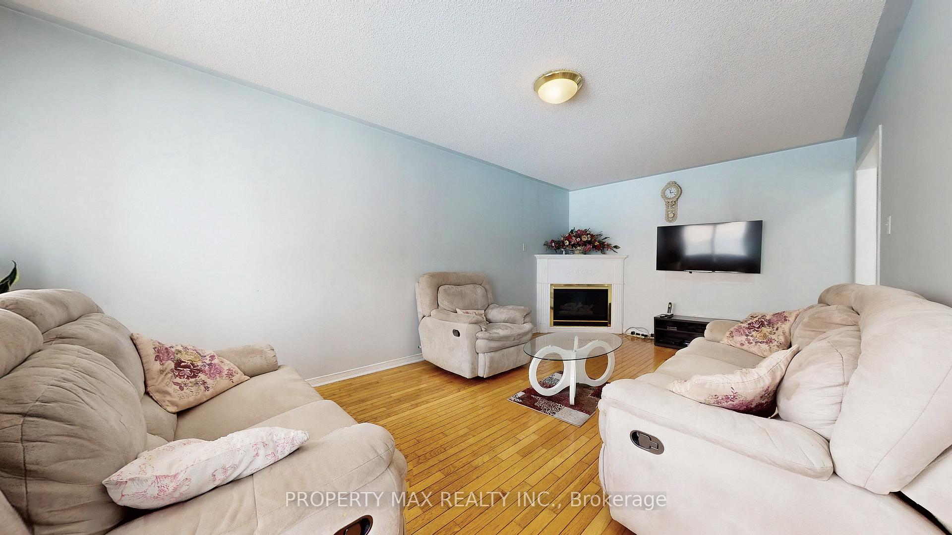 Photo 9 of 96 Gillingham Avenue, Markham, Milliken Mills East — HOMEH