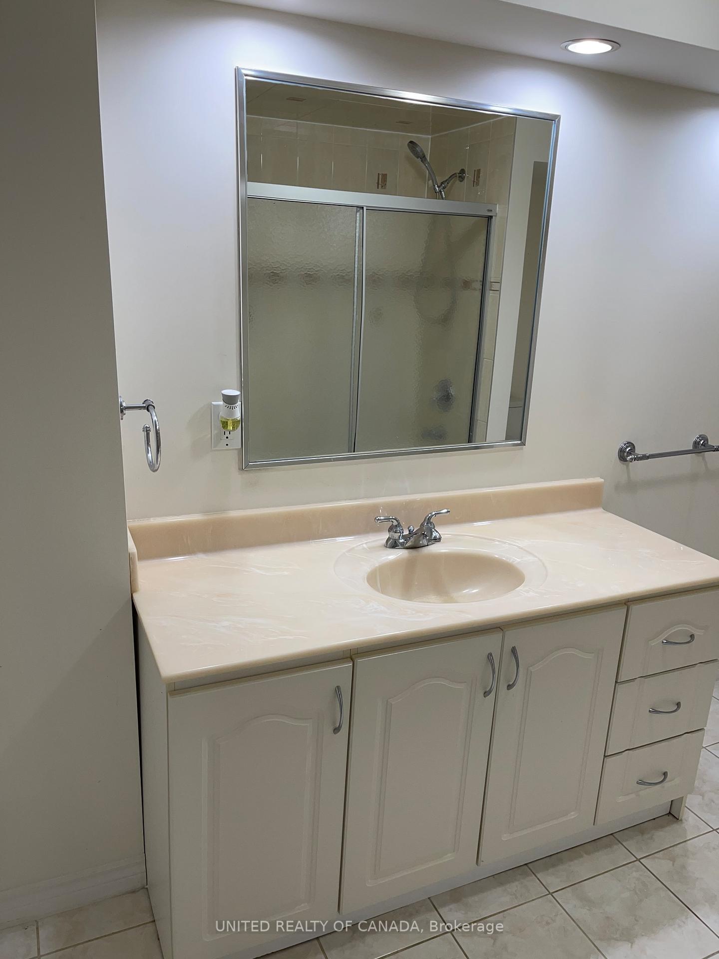 Photo 18 of 23 Bradgate Drive, Markham, Thornlea — HOMEH