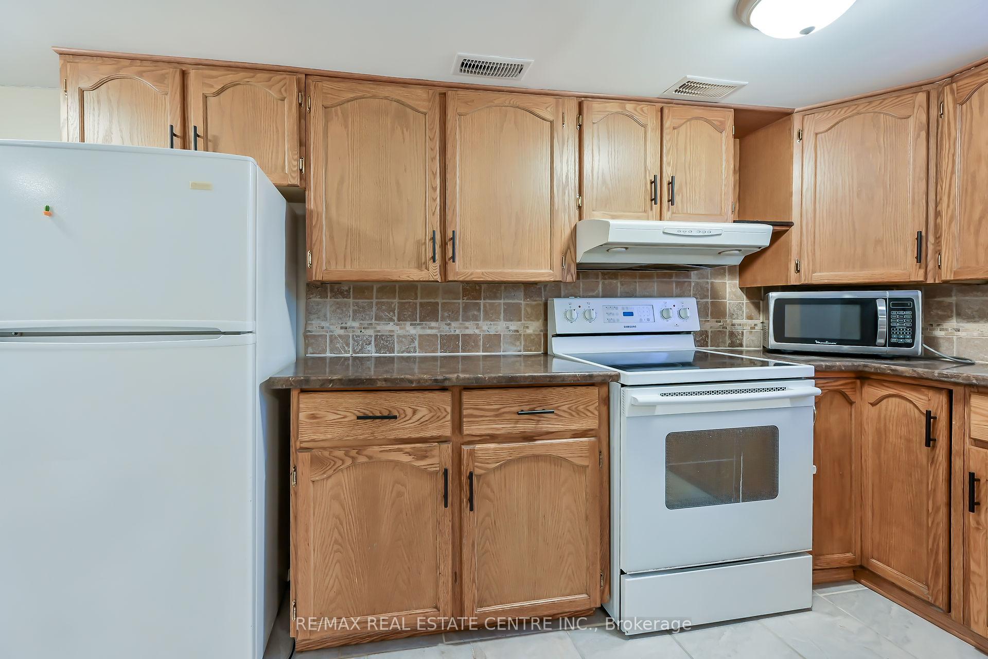Photo 6 of Unit 2, 381 Brunswick Street, Hamilton, McQuesten — HOMEH