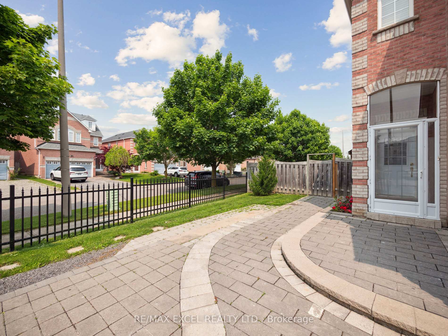 Photo 3 of 126 Worthing Avenue, Markham, Milliken Mills East — HOMEH