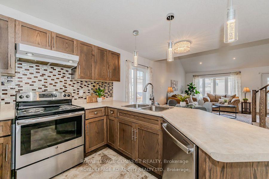 Photo 5 of 205 Eden Oak Trail, Kitchener — HOMEH