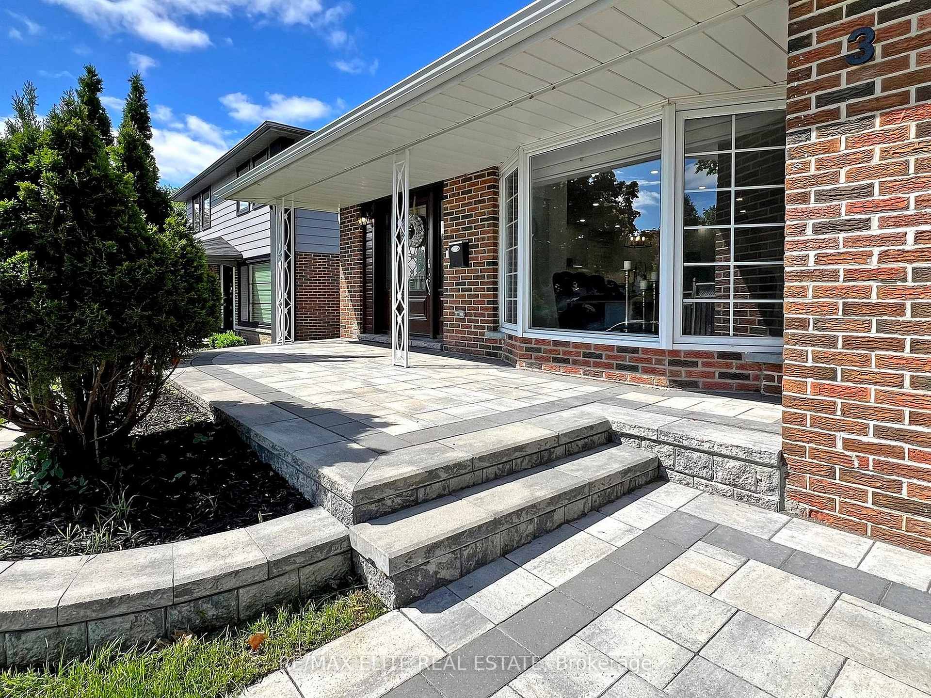 Photo 2 of 3 Silver Aspen Drive, Markham, Royal Orchard — HOMEH