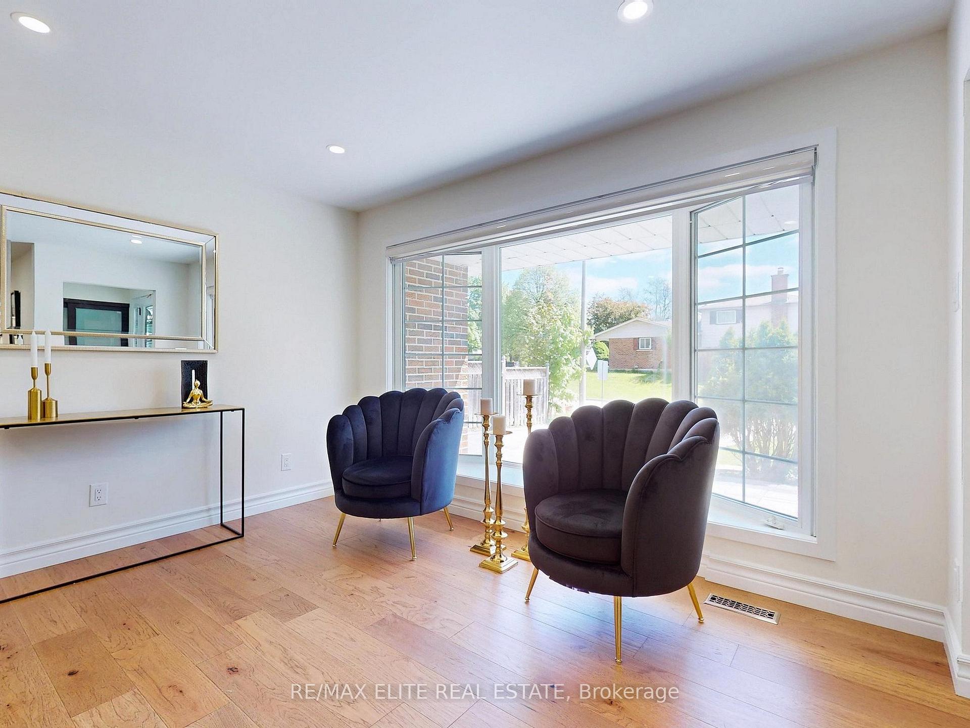 Photo 5 of 3 Silver Aspen Drive, Markham, Royal Orchard — HOMEH