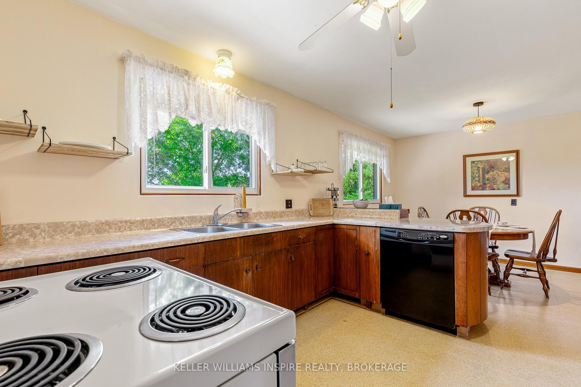 Photo 19 of 987 Sydenham Road, Kingston, City Northwest — HOMEH