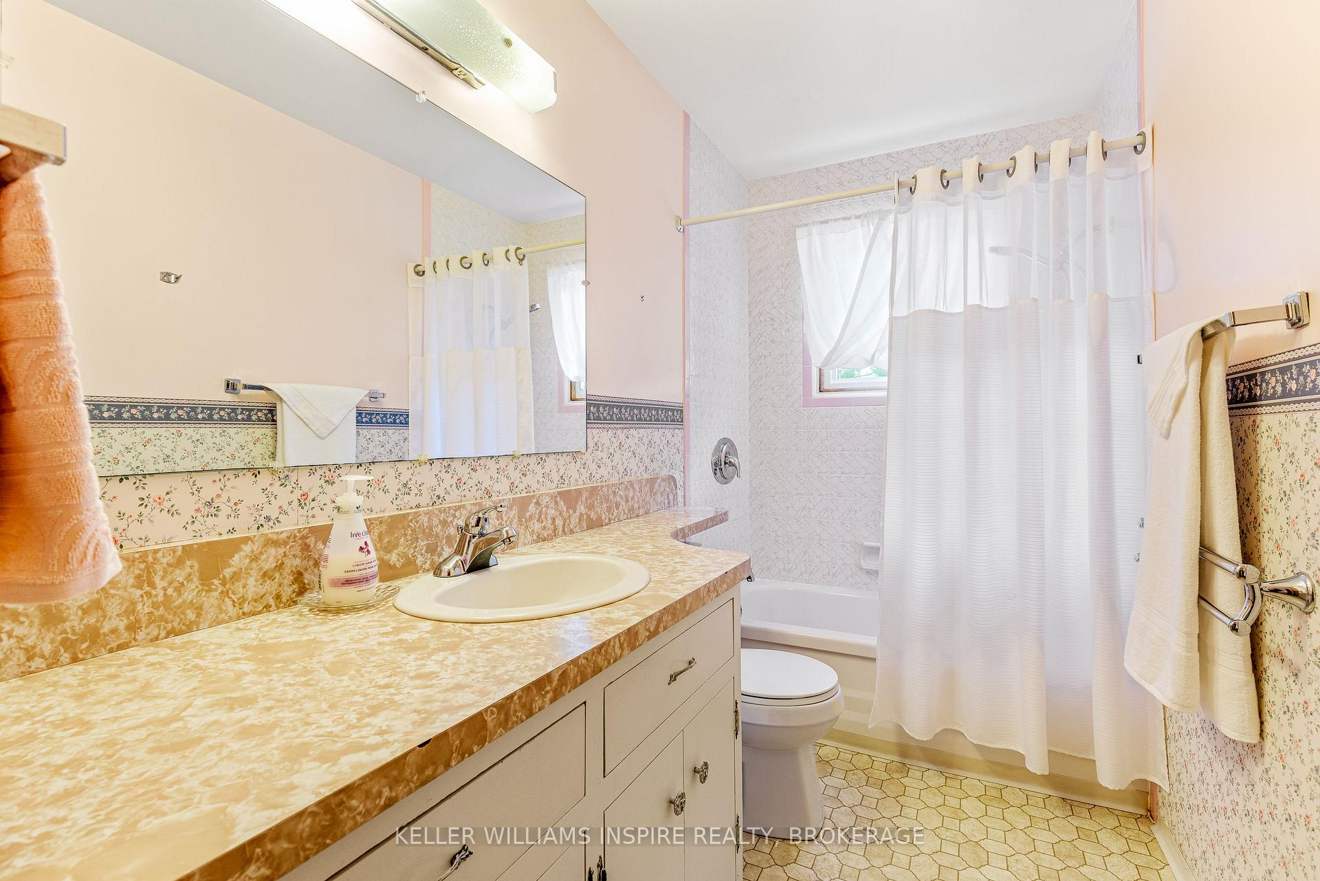 Photo 25 of 987 Sydenham Road, Kingston, City Northwest — HOMEH