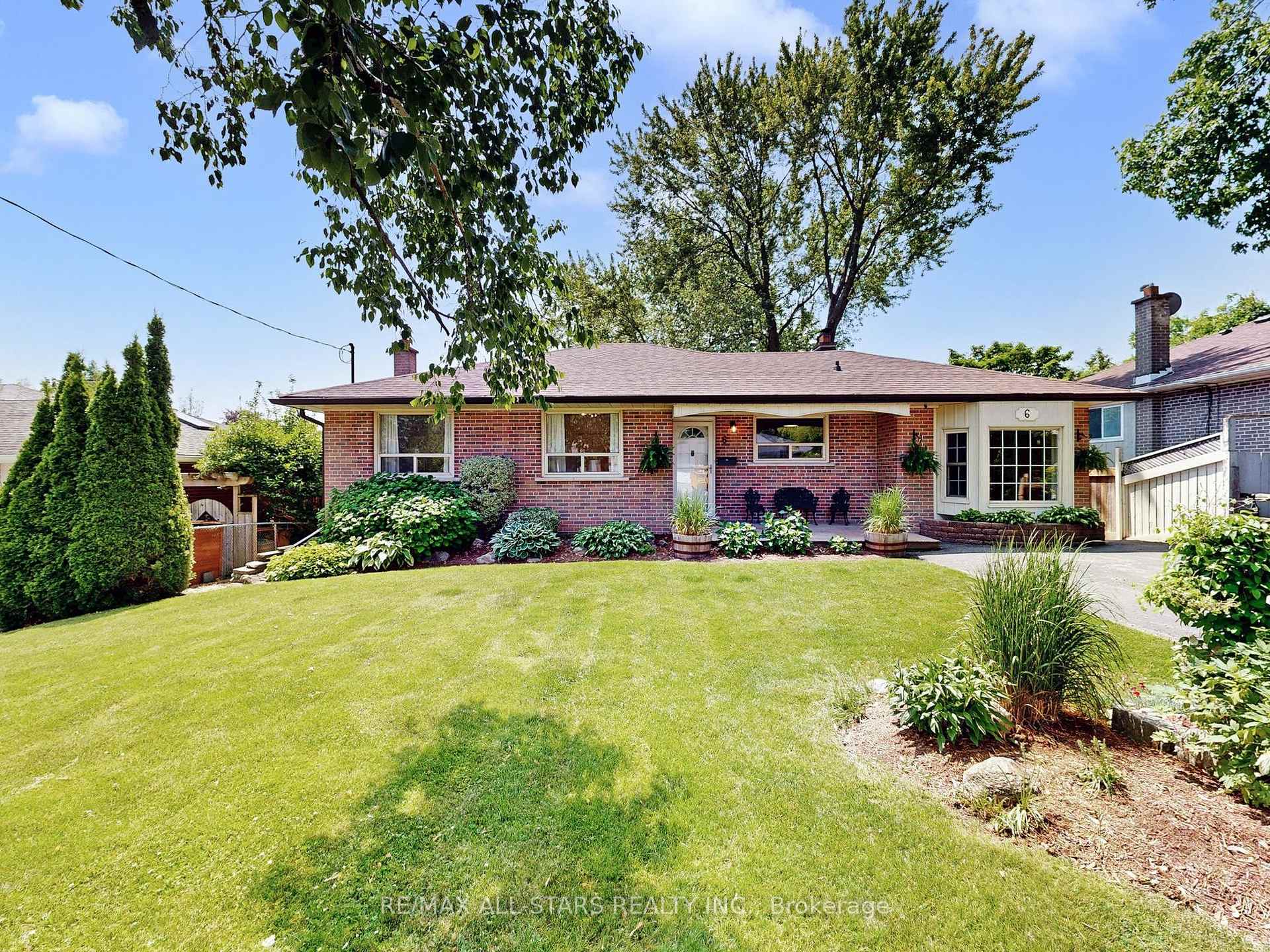 Front of 6 Lincoln Green Drive