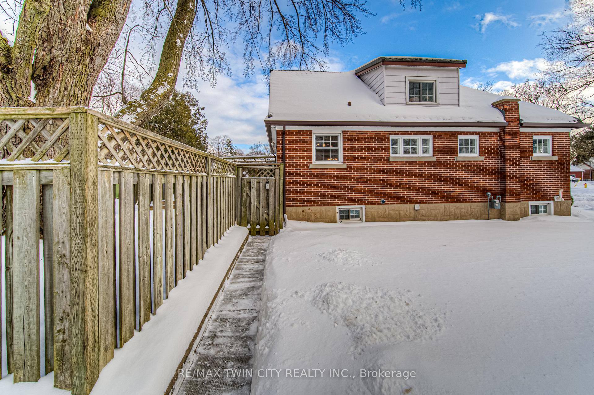 Photo 3 of 58 Brentwood Avenue, Kitchener — HOMEH