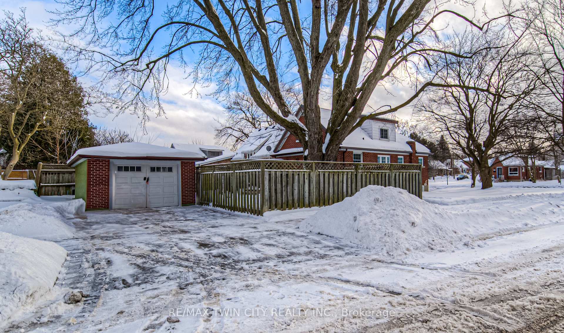 Photo 4 of 58 Brentwood Avenue, Kitchener — HOMEH