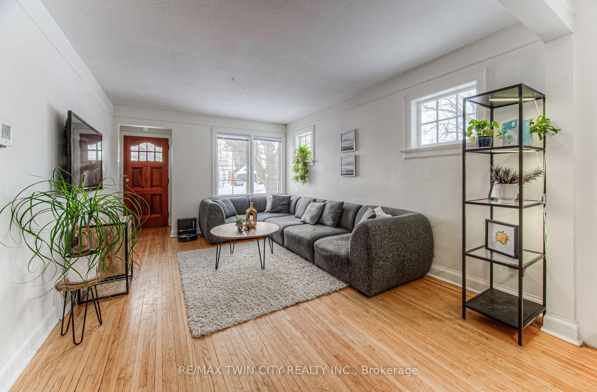 Photo 5 of 58 Brentwood Avenue, Kitchener — HOMEH
