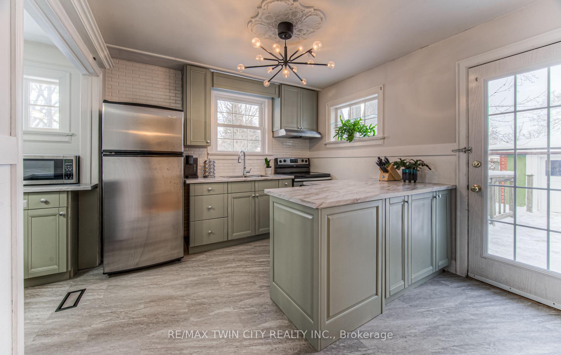 Photo 13 of 58 Brentwood Avenue, Kitchener — HOMEH