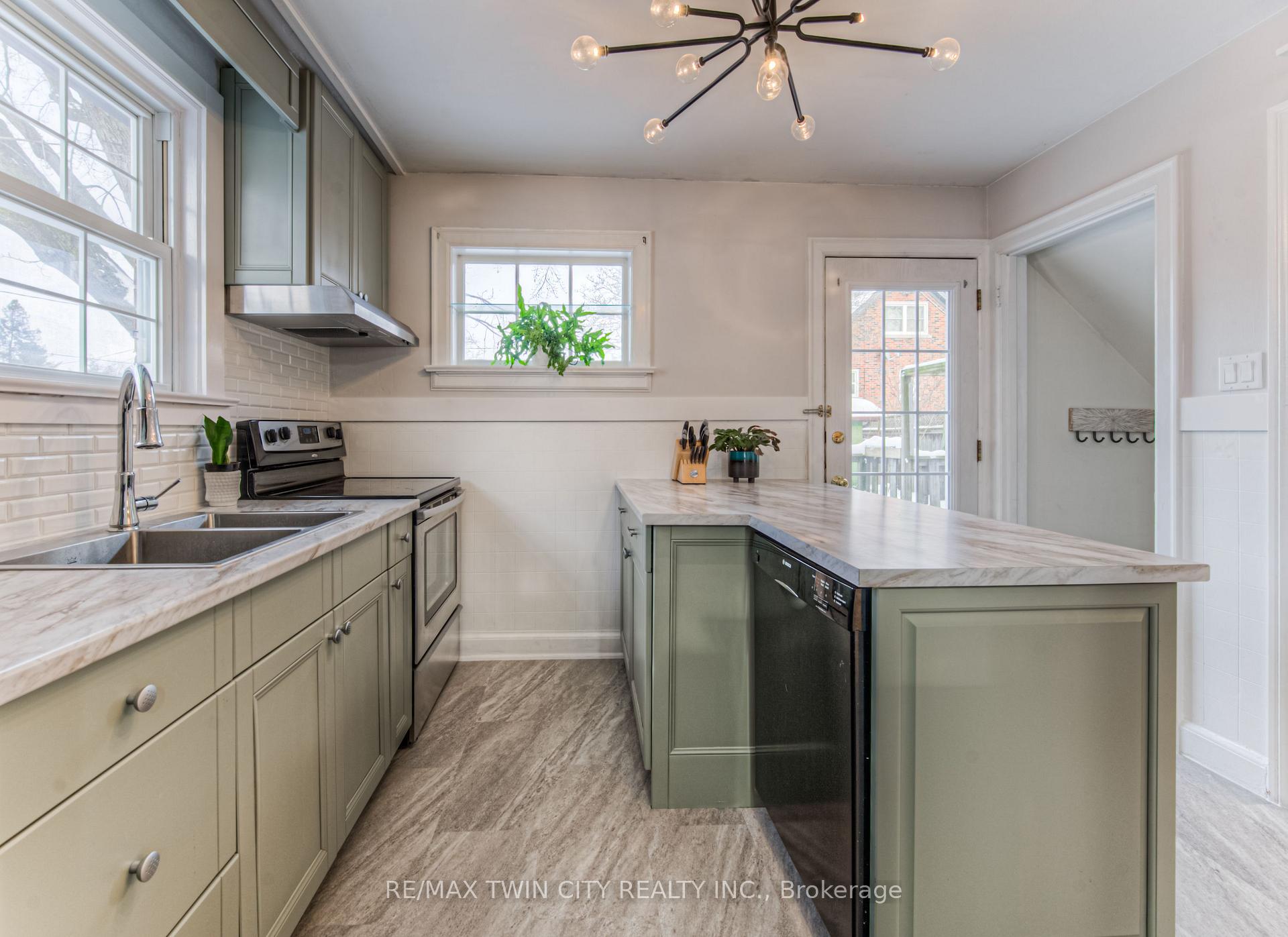Photo 14 of 58 Brentwood Avenue, Kitchener — HOMEH