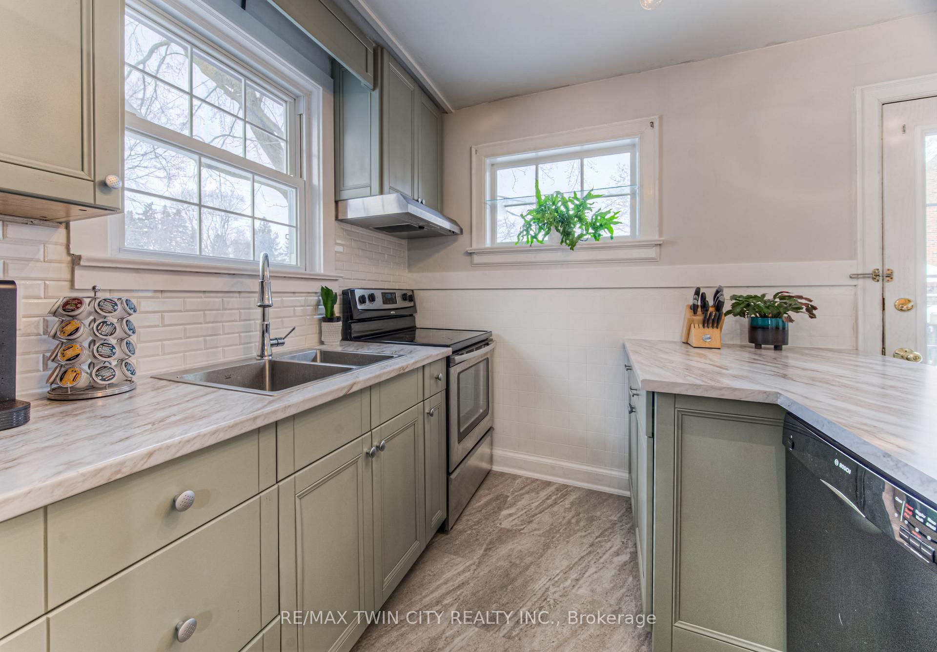 Photo 15 of 58 Brentwood Avenue, Kitchener — HOMEH