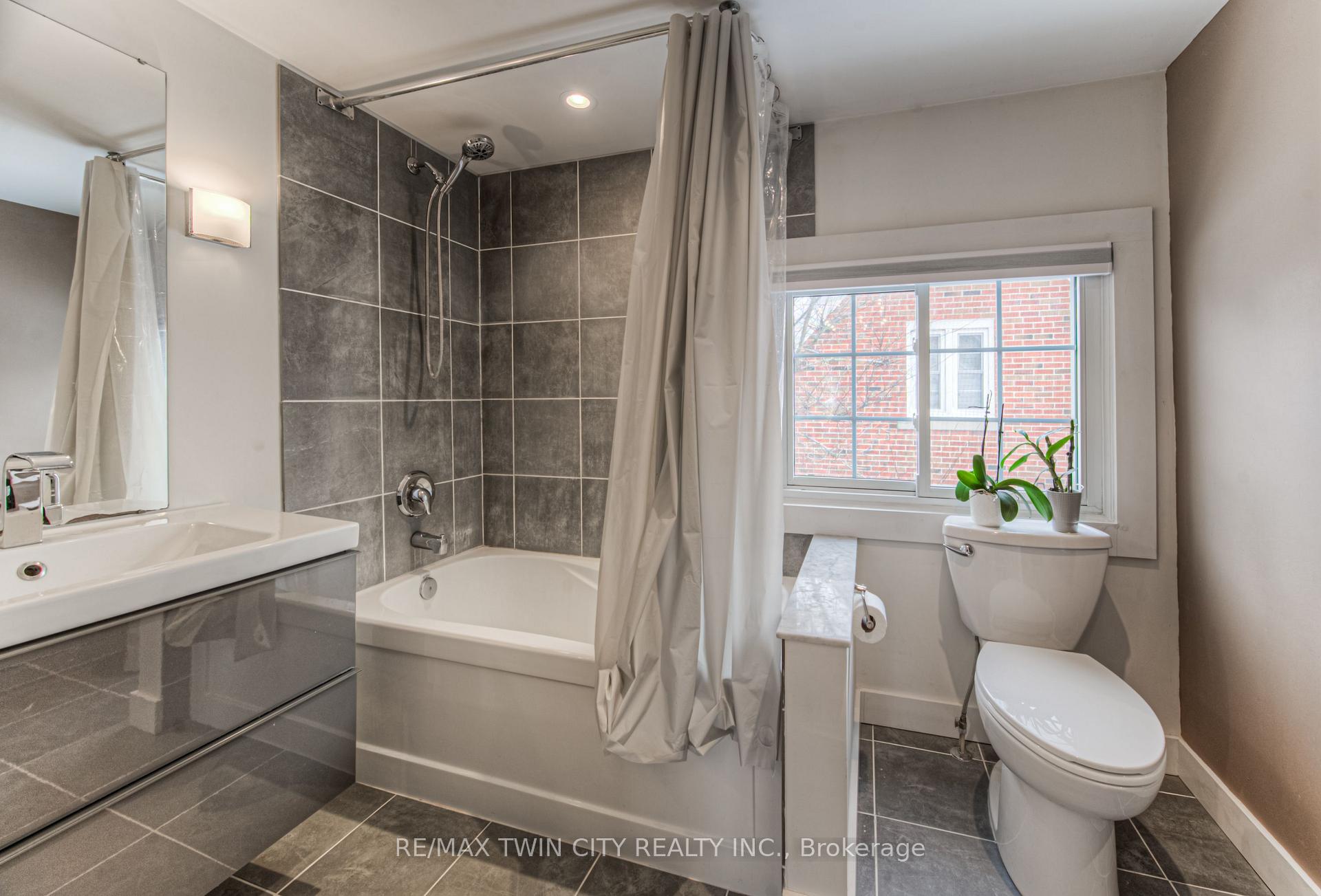 Photo 20 of 58 Brentwood Avenue, Kitchener — HOMEH
