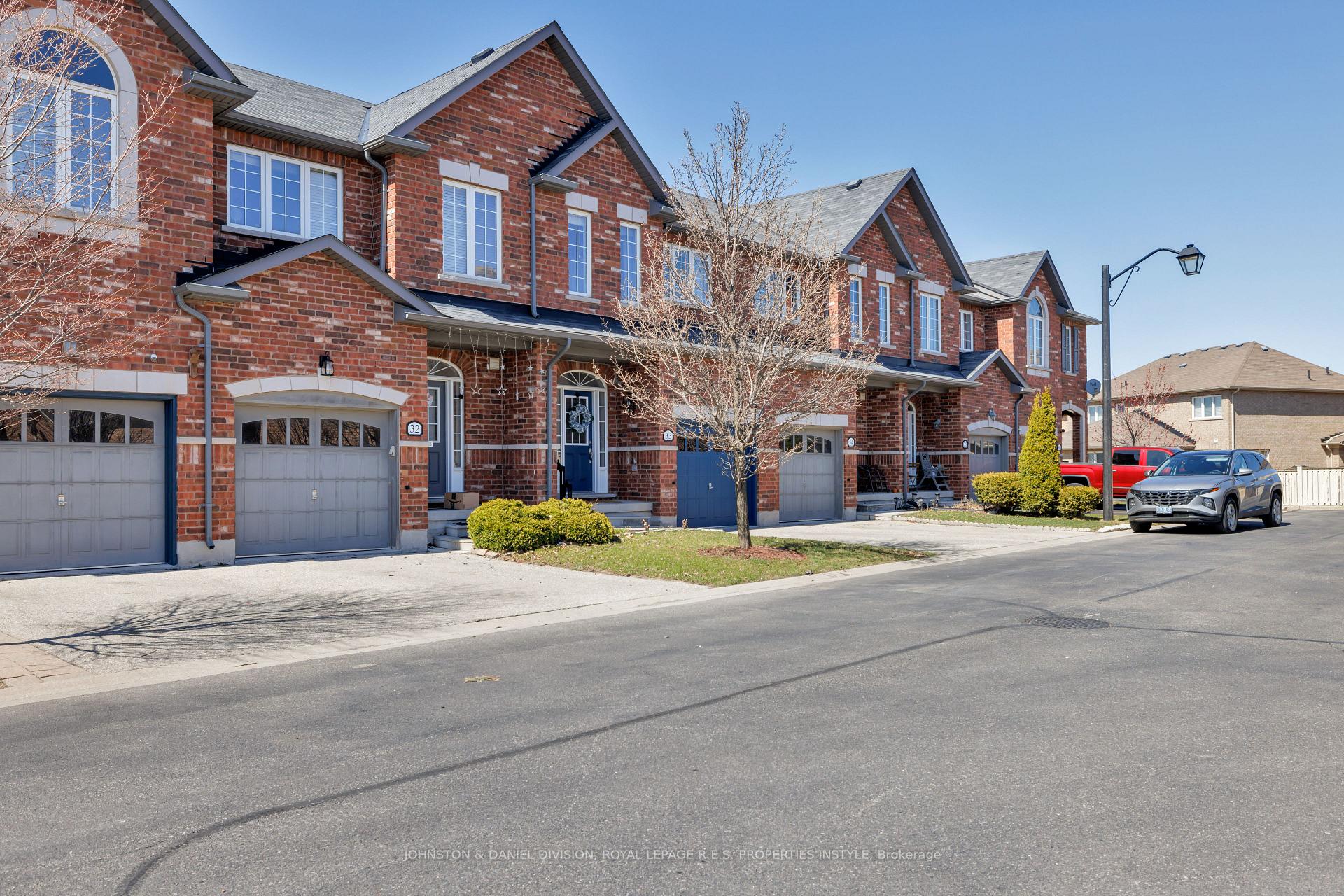 Photo 3 of Unit 33, 651 Farmstead Drive, Milton, Willmott — HOMEH
