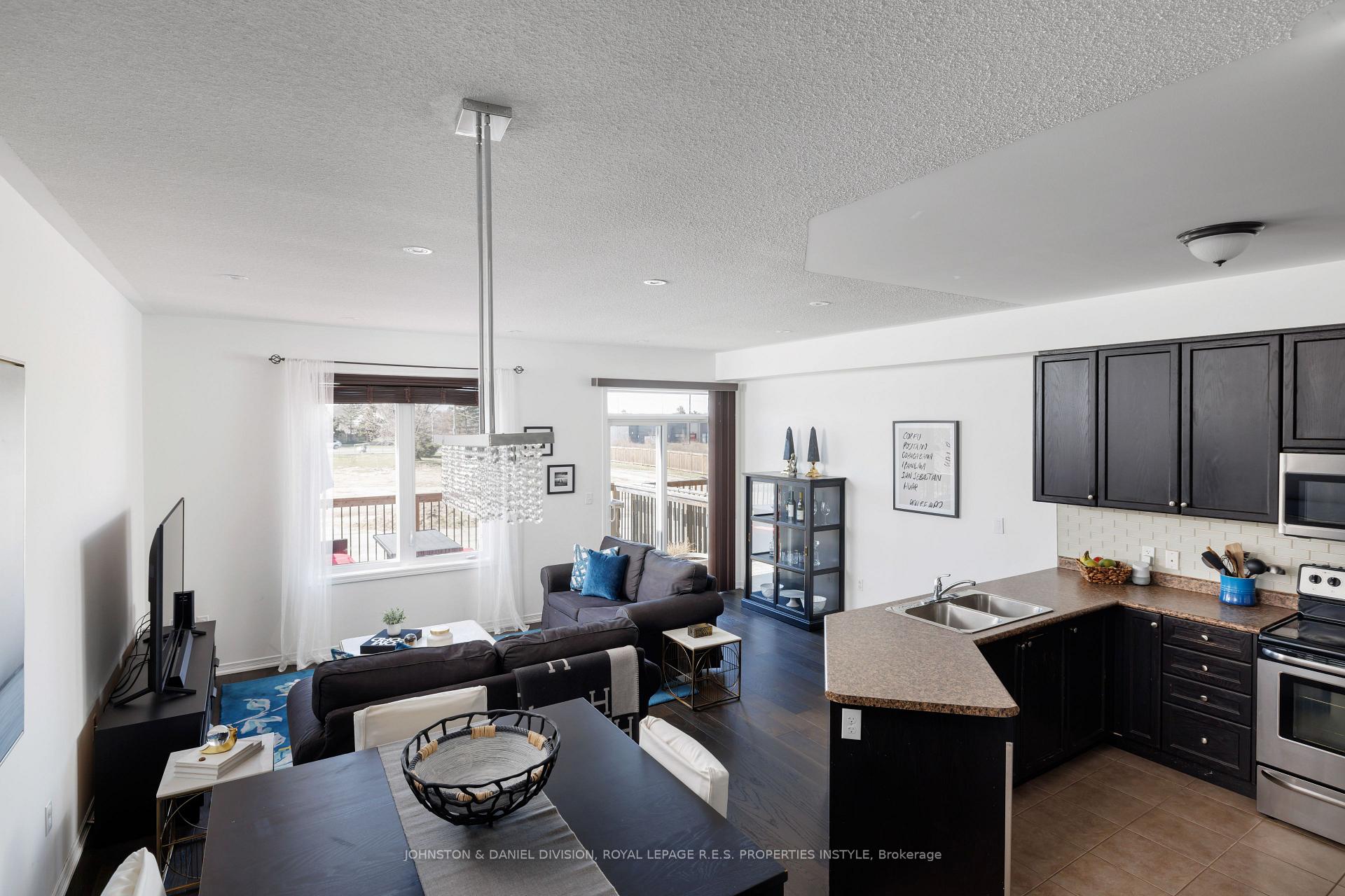 Photo 11 of Unit 33, 651 Farmstead Drive, Milton, Willmott — HOMEH