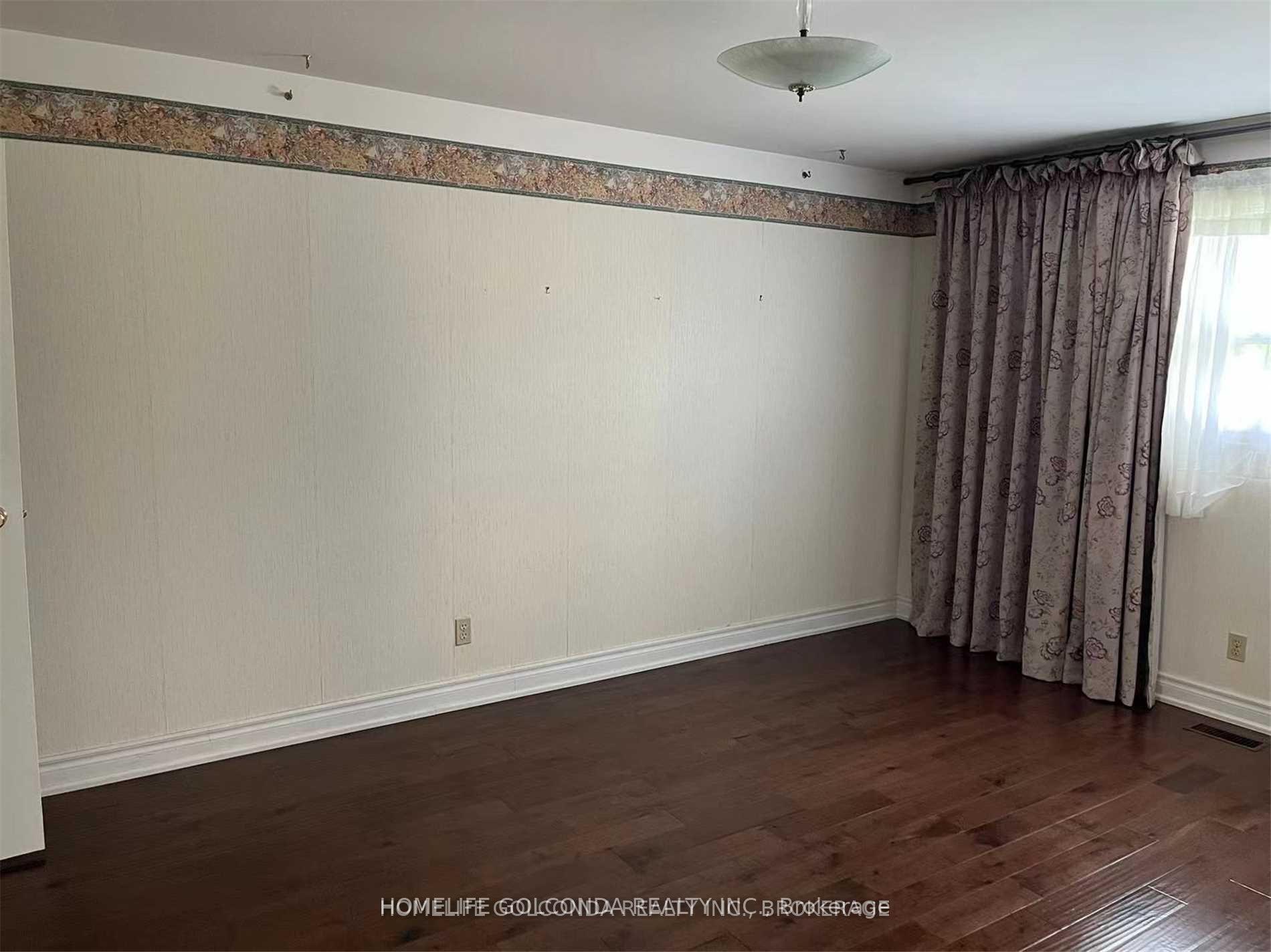 Photo 2 of 40 Chant Crescent, Markham, Unionville — HOMEH
