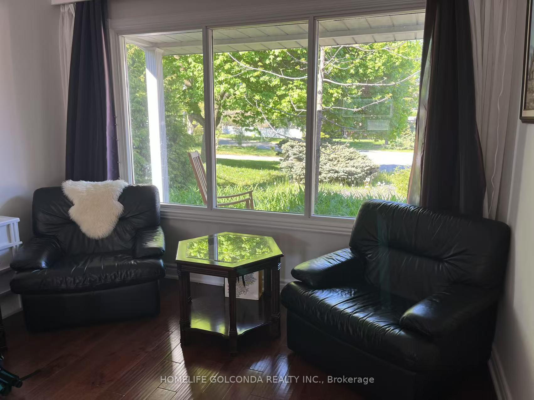 Photo 3 of 40 Chant Crescent, Markham, Unionville — HOMEH