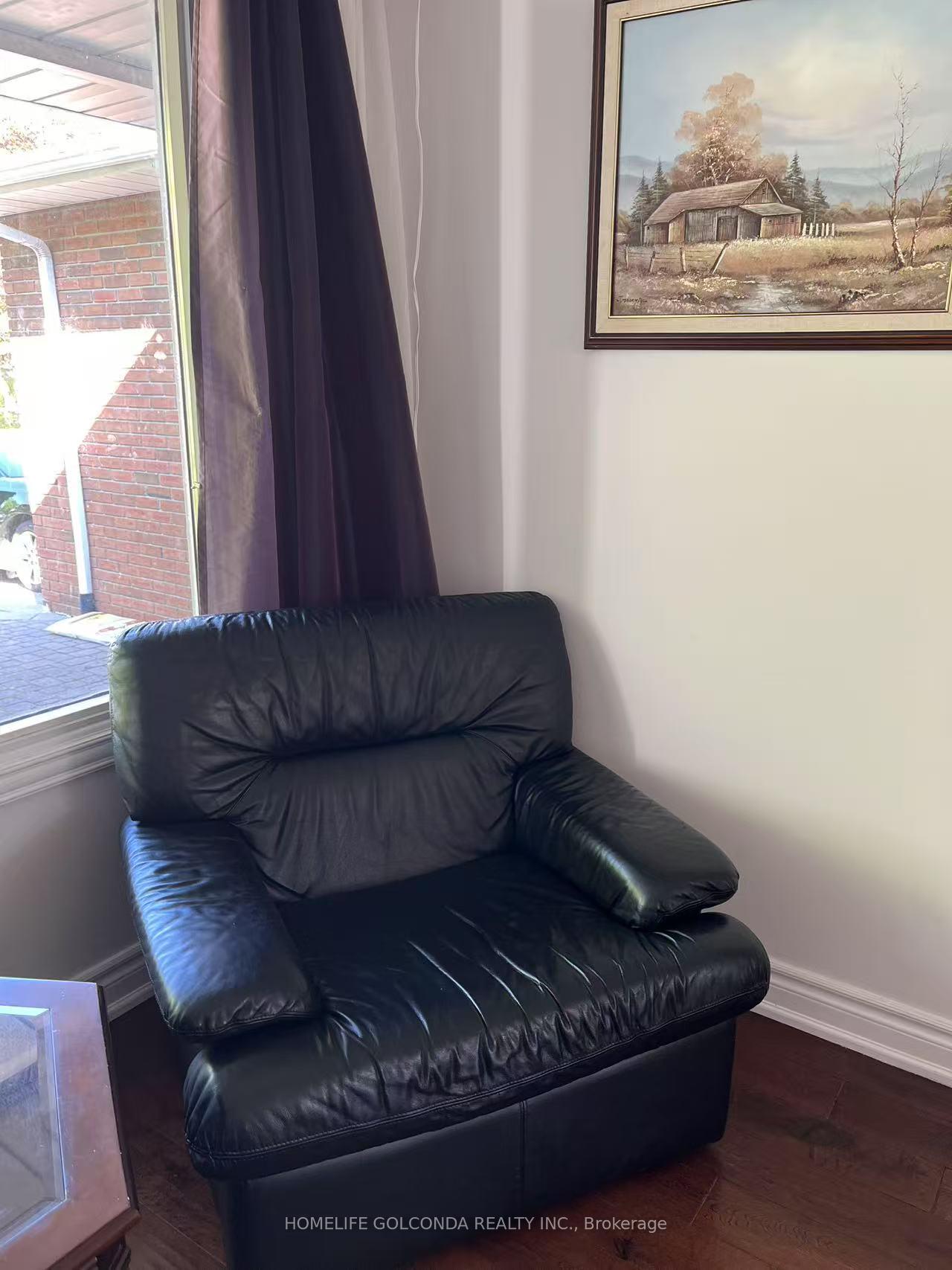 Photo 4 of 40 Chant Crescent, Markham, Unionville — HOMEH