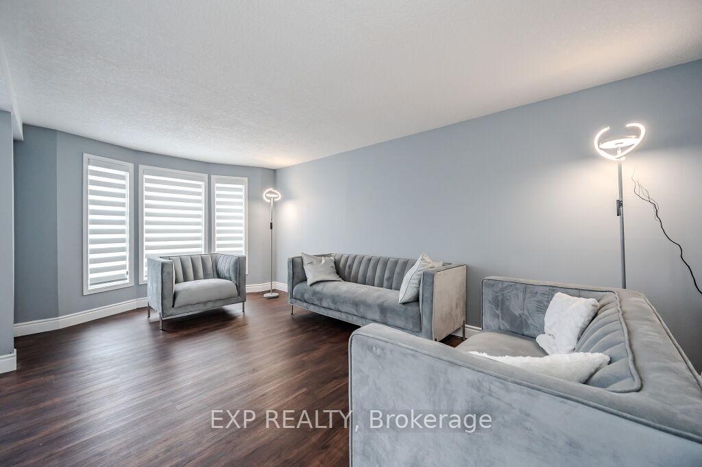 Photo 4 of 256 Highview Drive, Kitchener, Forest Heights — HOMEH