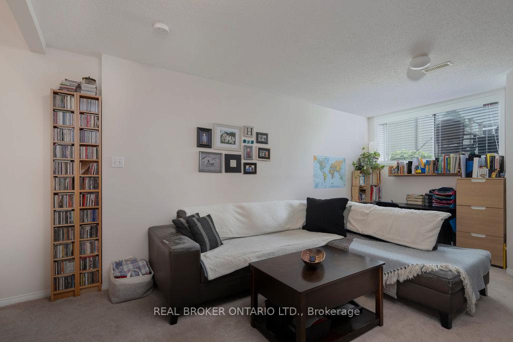 Photo 3 of 87 Flowertree Crescent, Ottawa, Kanata - Emerald Meadows/Trailwest — HOMEH
