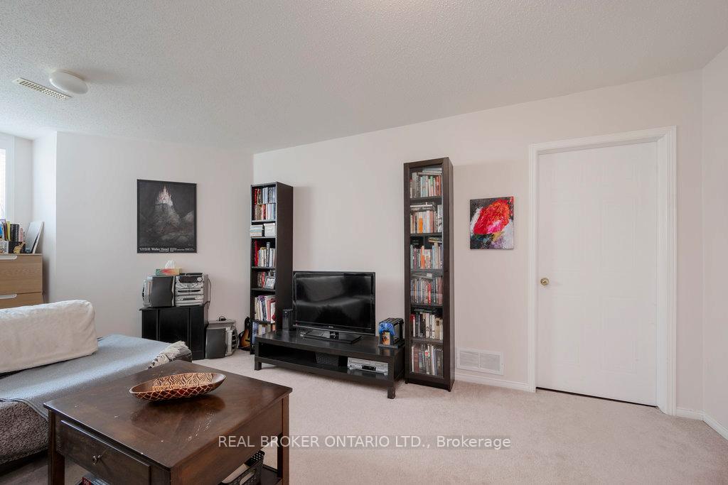 Photo 5 of 87 Flowertree Crescent, Ottawa, Kanata - Emerald Meadows/Trailwest — HOMEH