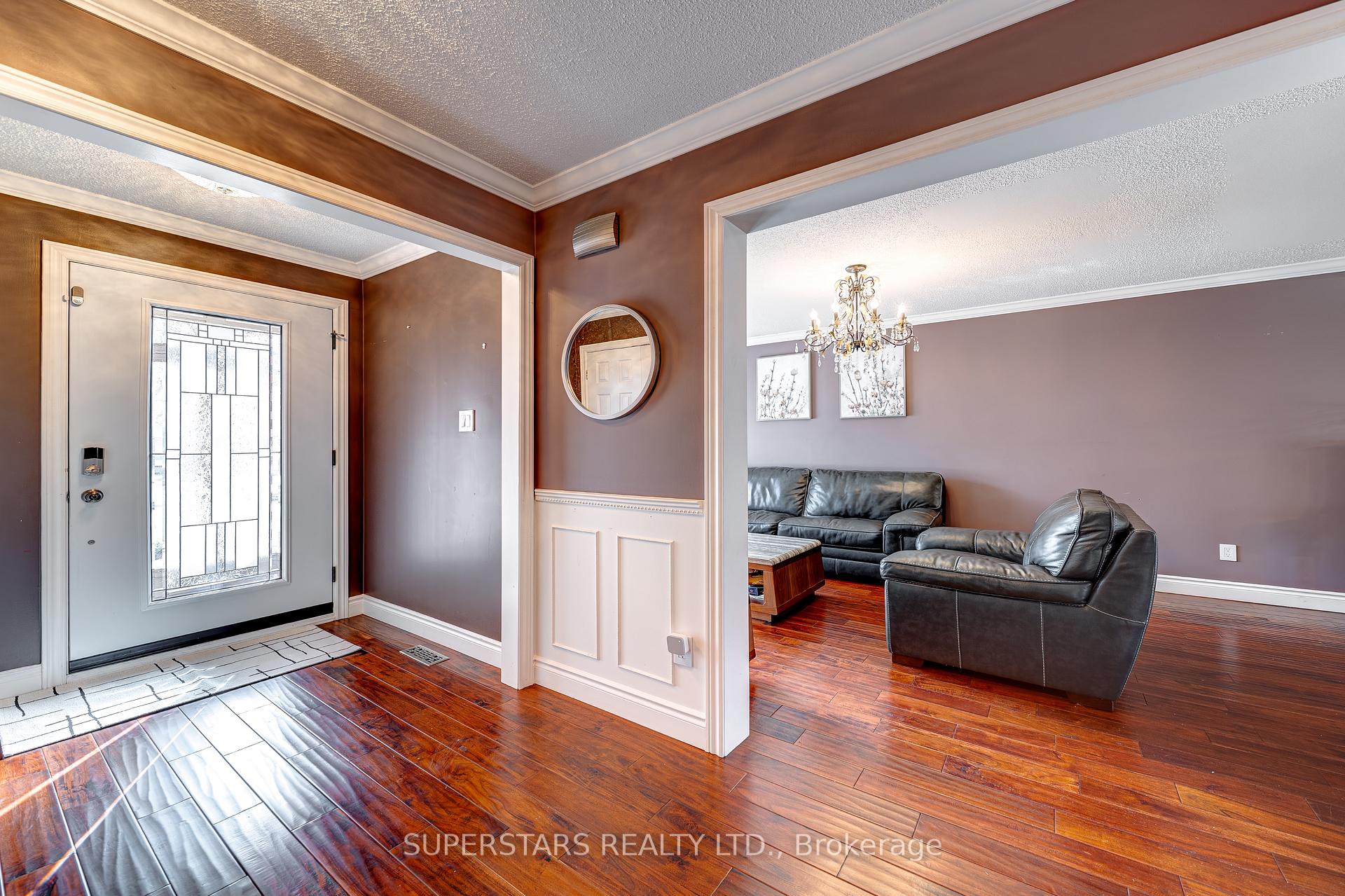 Photo 3 of 72 Crandall Drive, Markham, Raymerville — HOMEH
