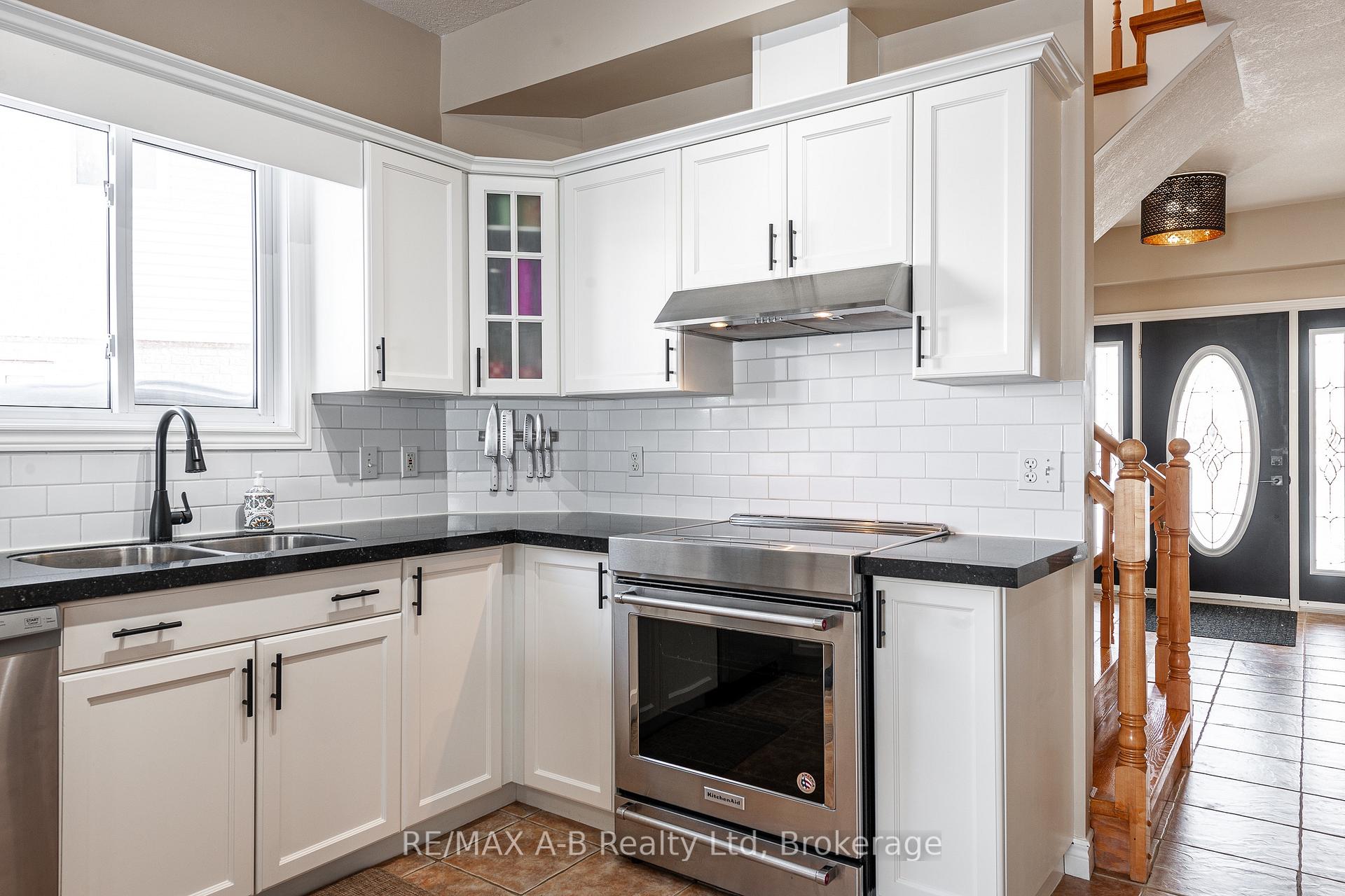 Photo 6 of 61 Yarrow Court, Kitchener — HOMEH