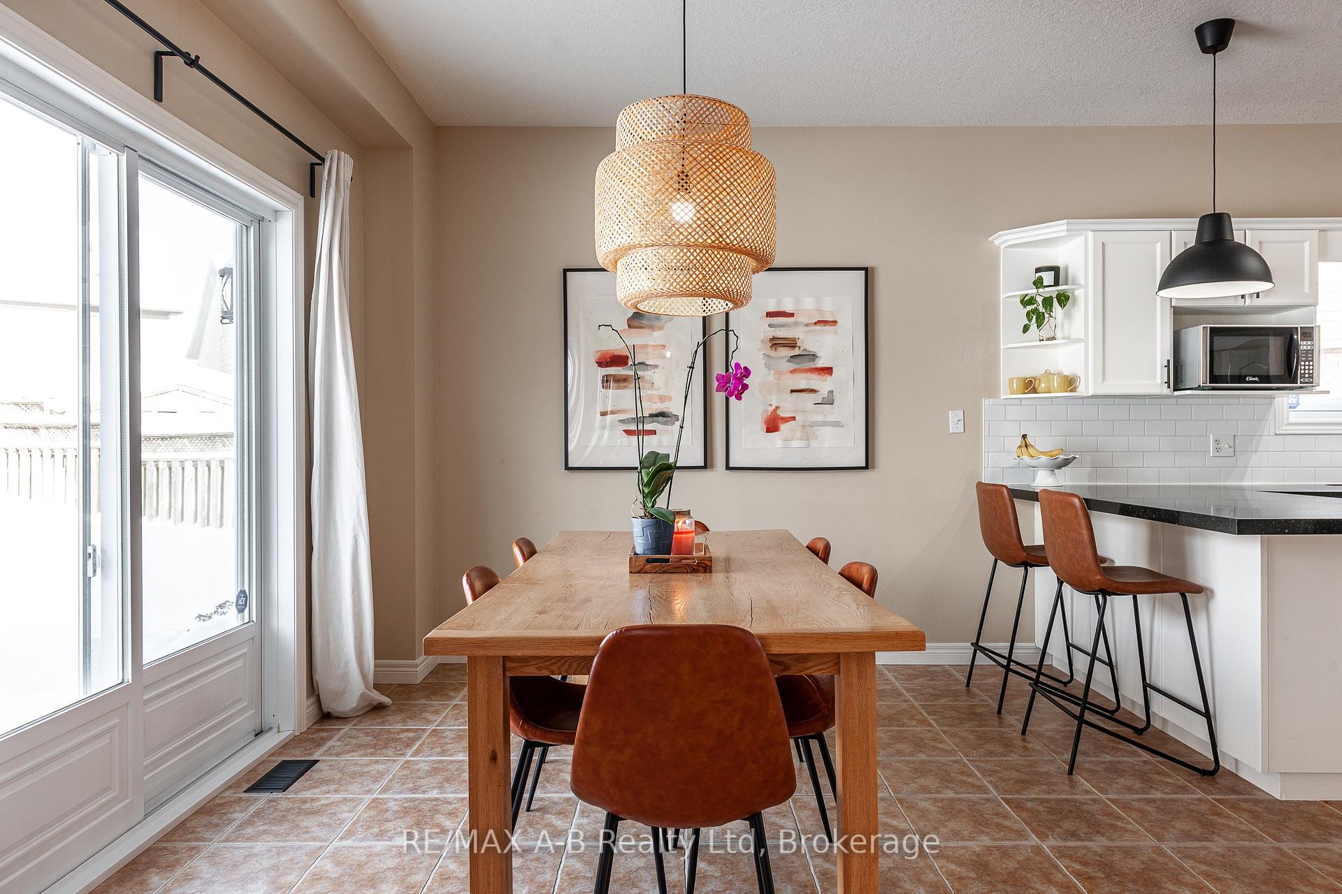 Photo 9 of 61 Yarrow Court, Kitchener — HOMEH