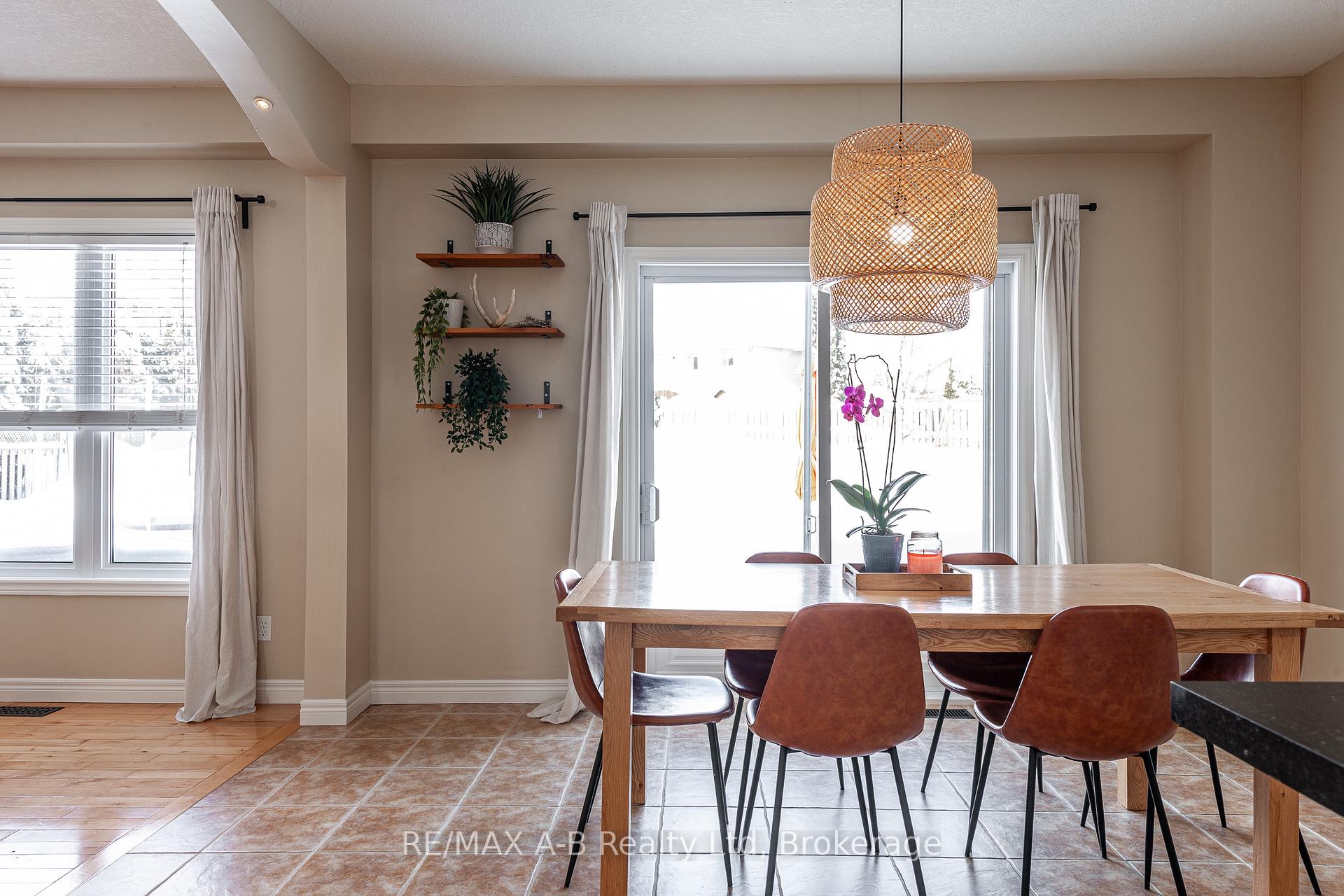 Photo 10 of 61 Yarrow Court, Kitchener — HOMEH