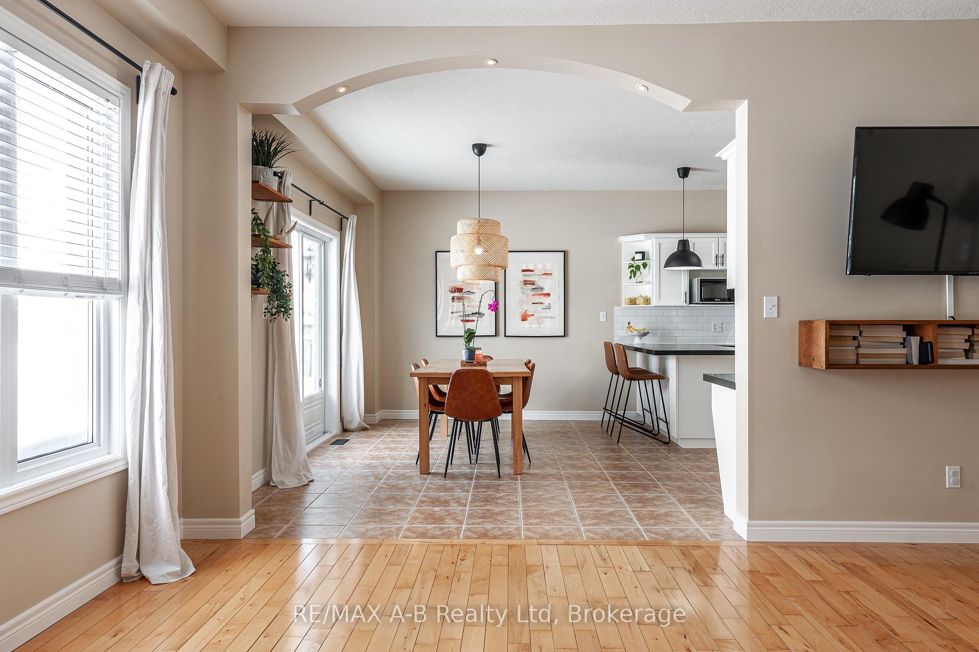 Photo 11 of 61 Yarrow Court, Kitchener — HOMEH
