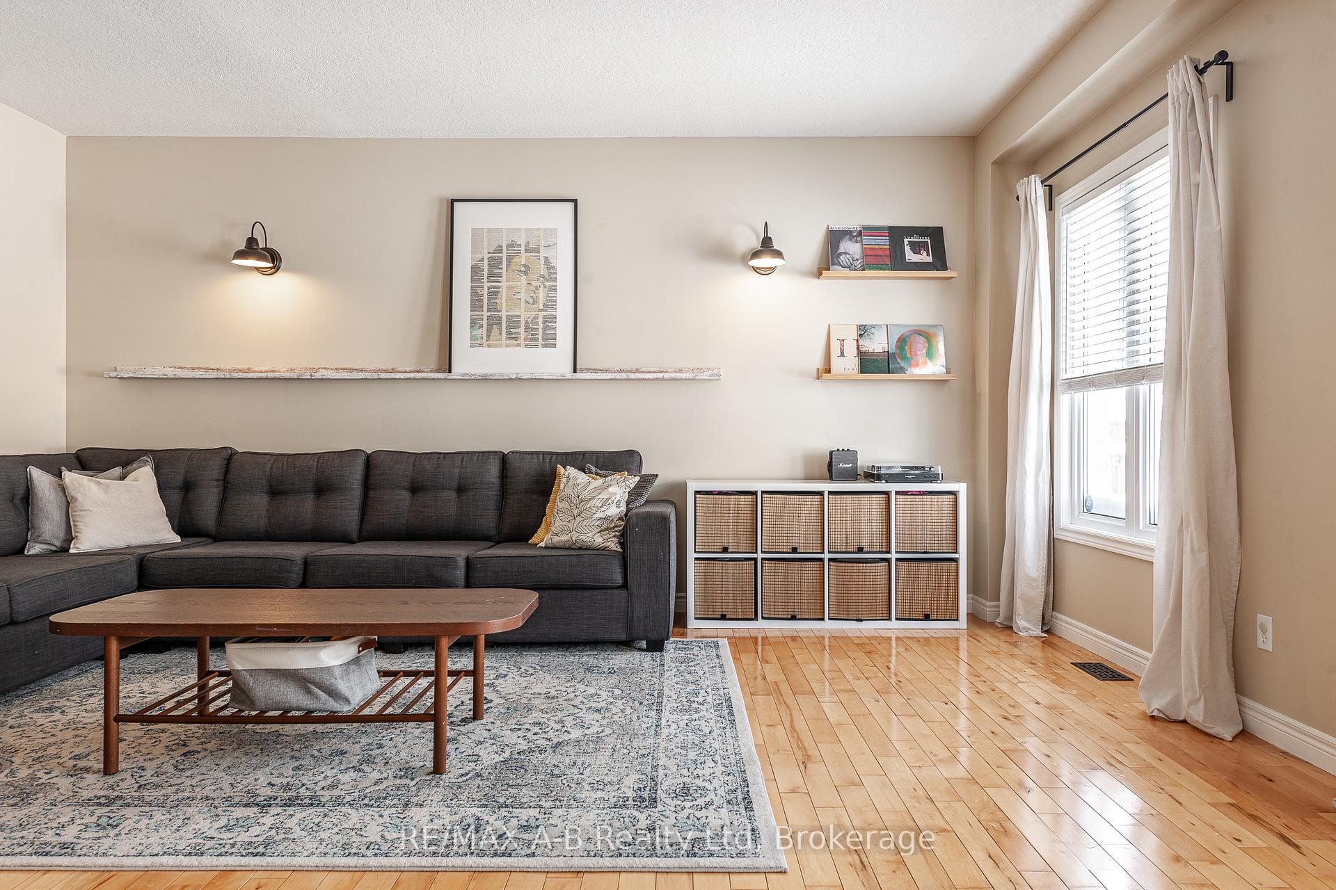 Photo 12 of 61 Yarrow Court, Kitchener — HOMEH
