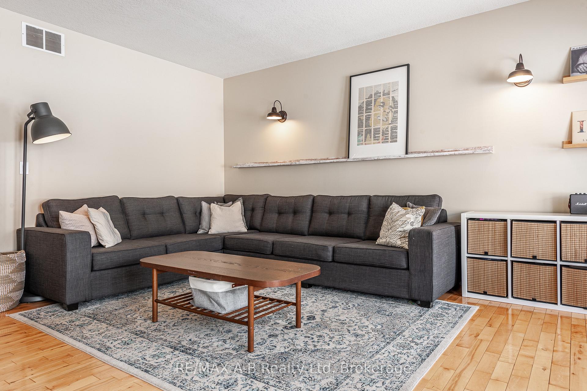 Photo 13 of 61 Yarrow Court, Kitchener — HOMEH