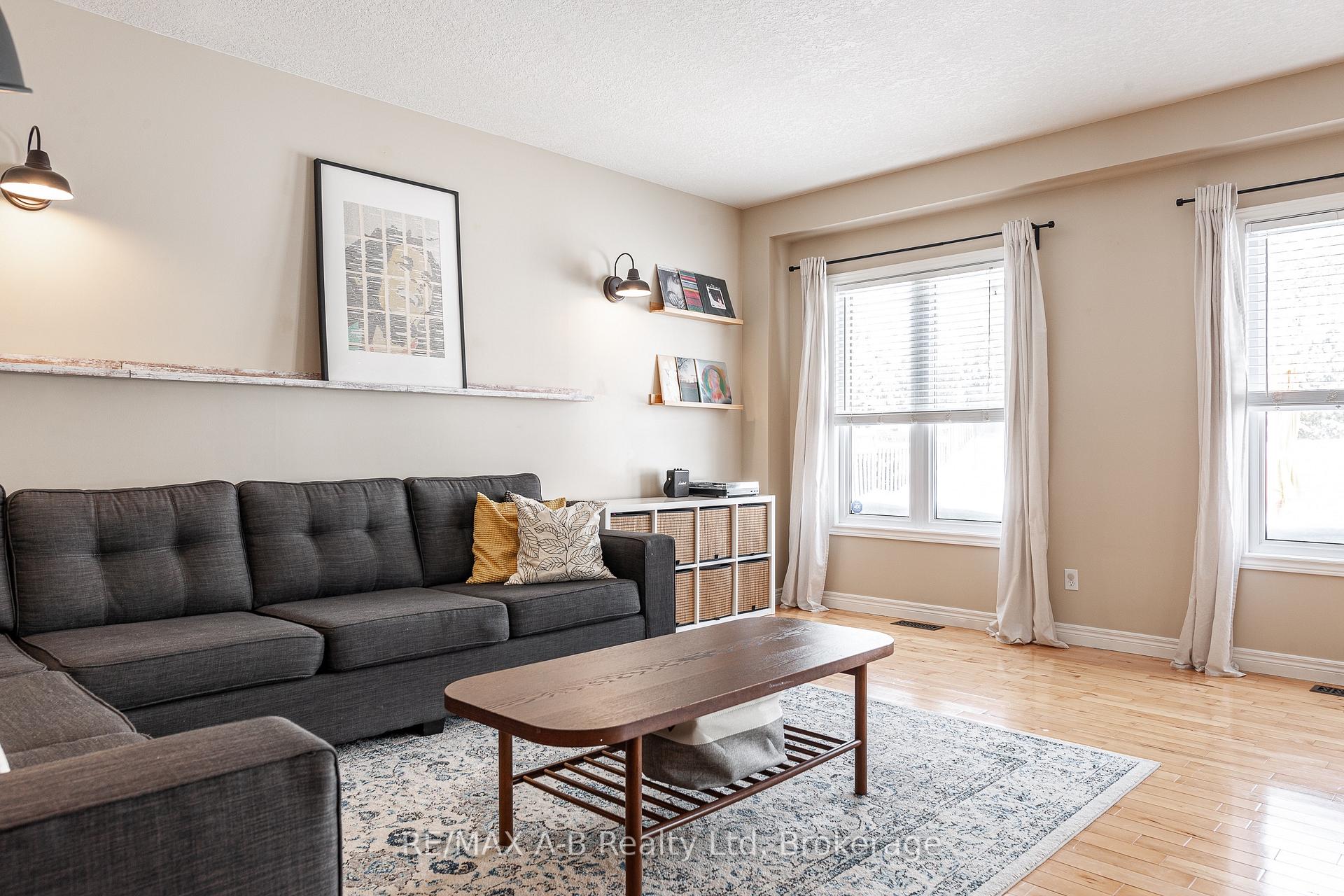 Photo 14 of 61 Yarrow Court, Kitchener — HOMEH