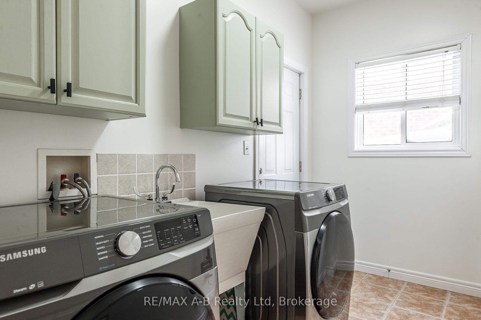 Photo 16 of 61 Yarrow Court, Kitchener — HOMEH