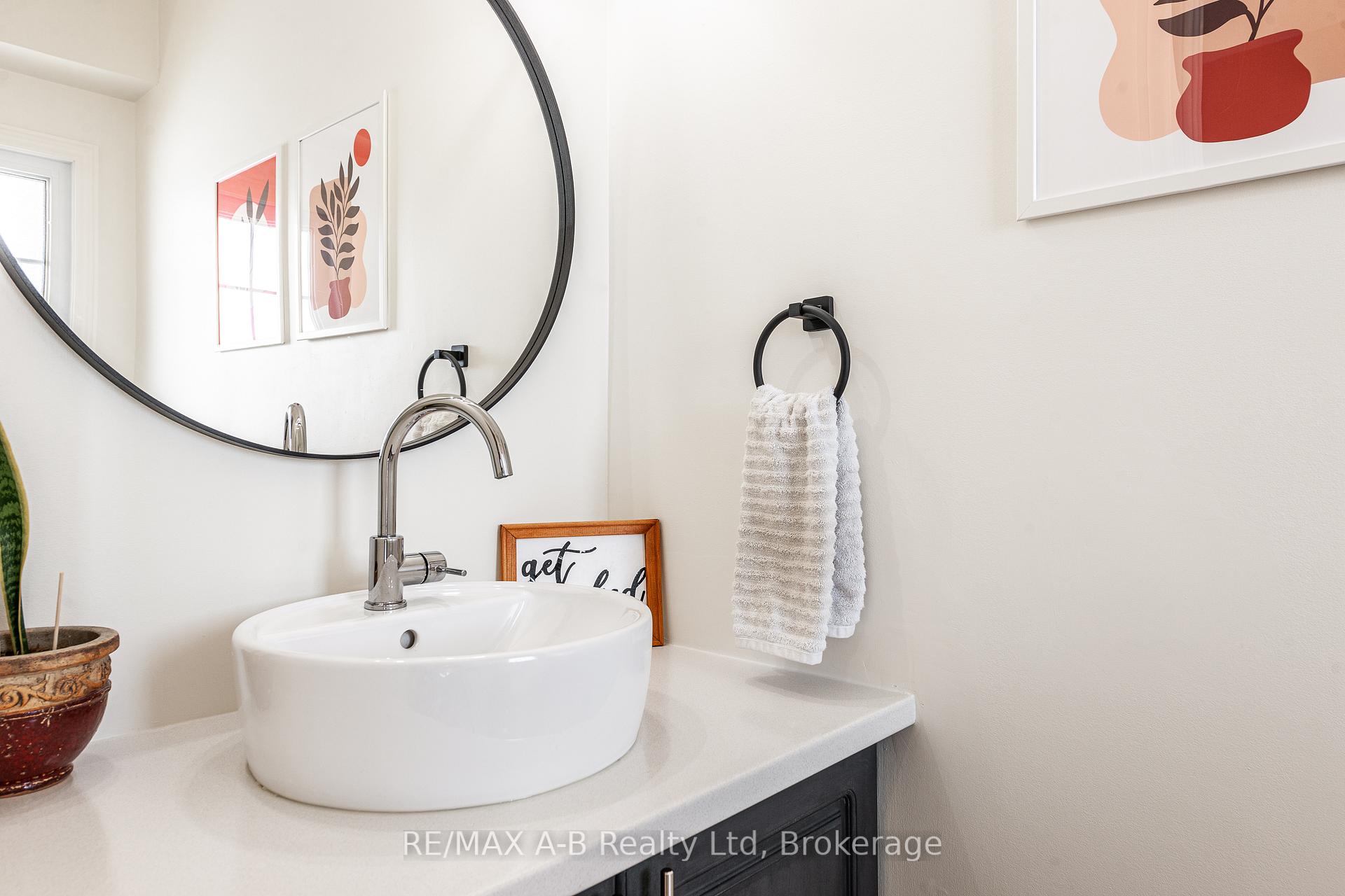 Photo 17 of 61 Yarrow Court, Kitchener — HOMEH
