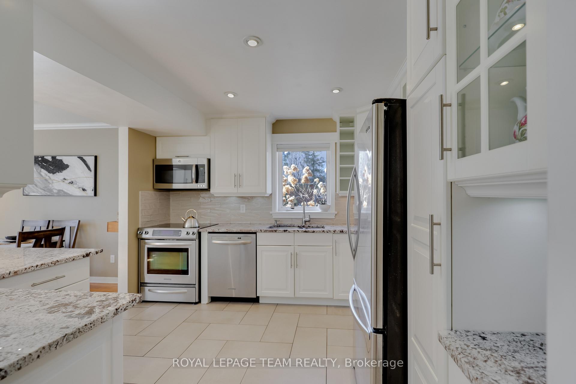 Photo 8 of 22 Sherring Crescent, Ottawa, Kanata - Kanata Lakes/Heritage Hills — HOMEH