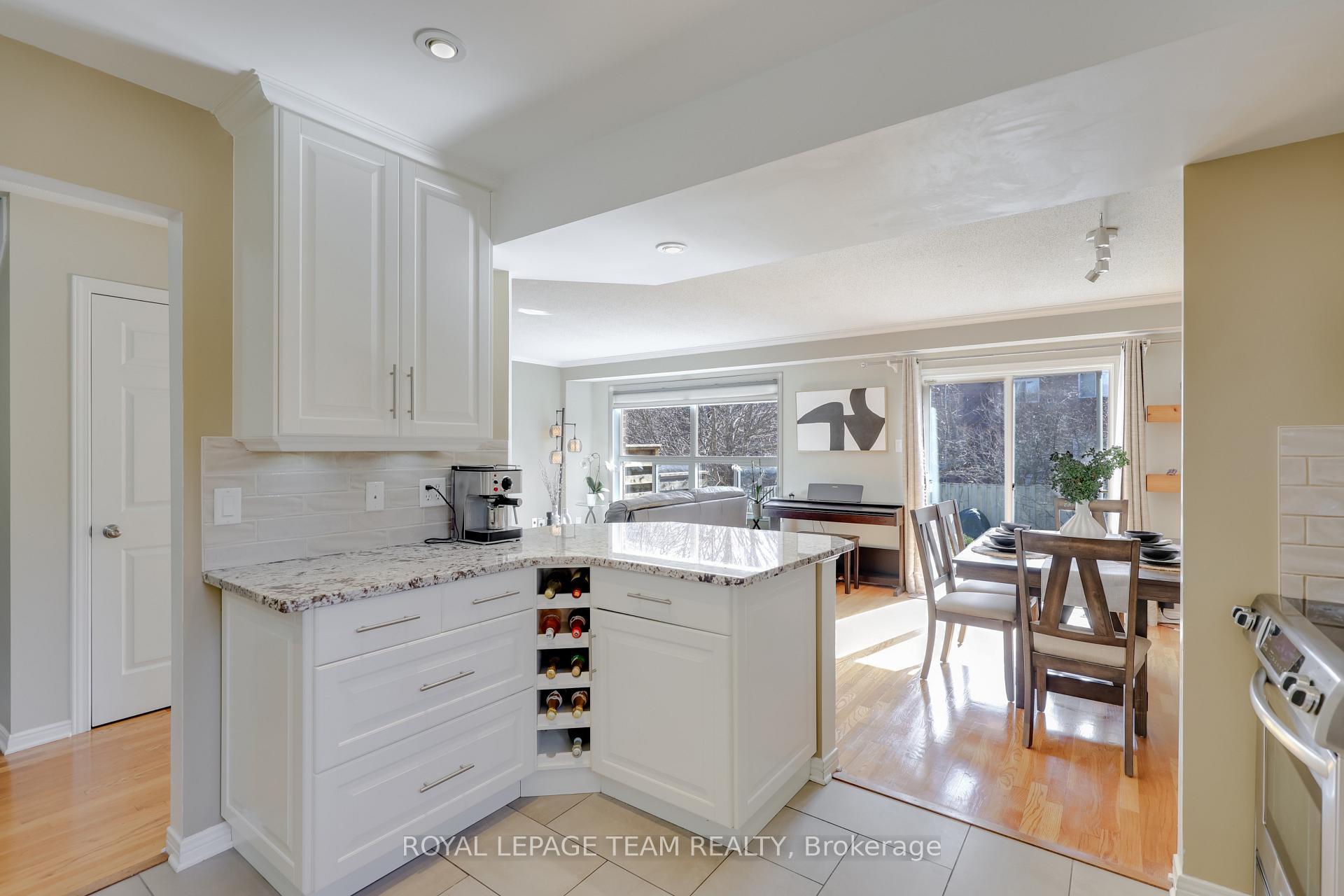 Photo 10 of 22 Sherring Crescent, Ottawa, Kanata - Kanata Lakes/Heritage Hills — HOMEH