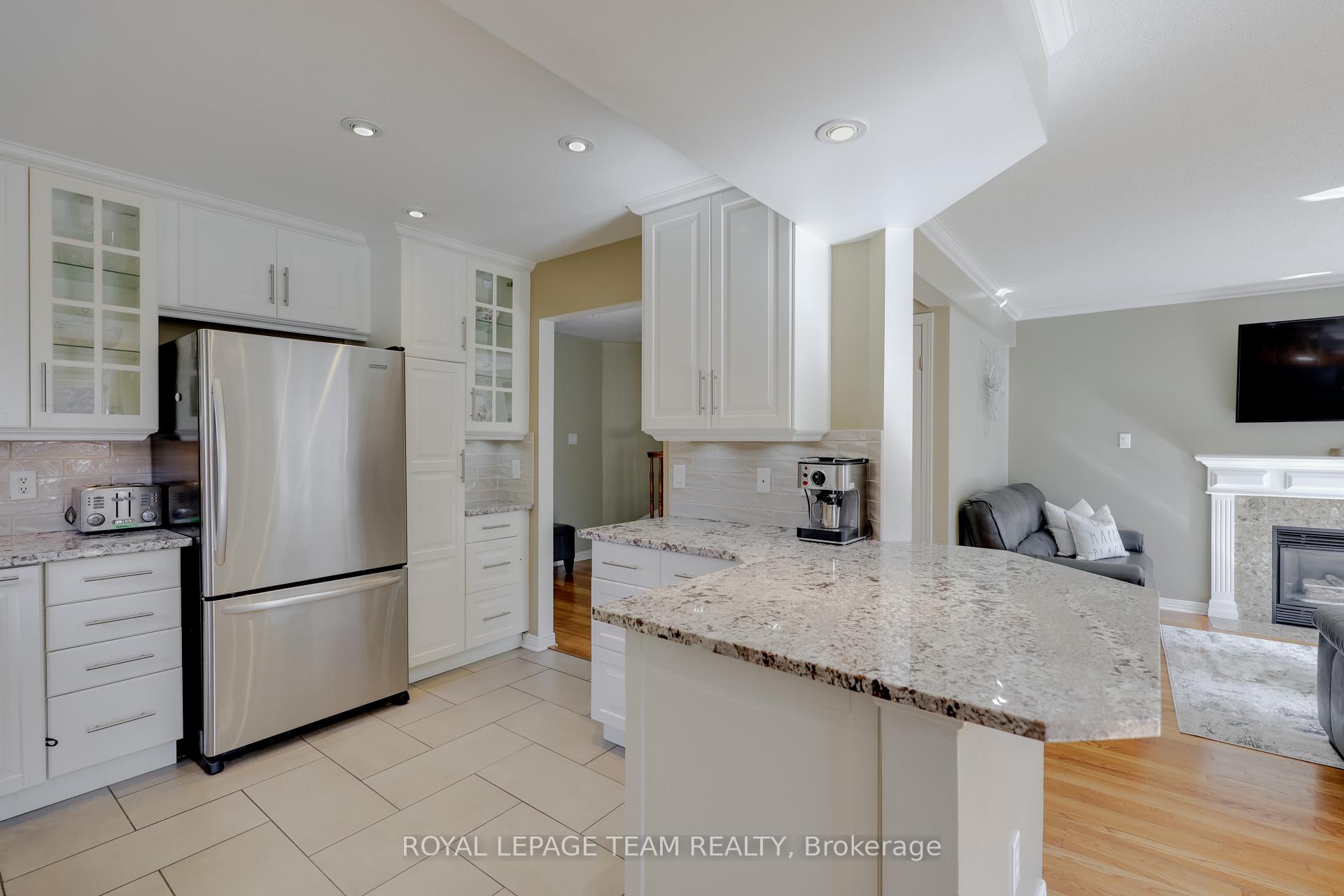 Photo 11 of 22 Sherring Crescent, Ottawa, Kanata - Kanata Lakes/Heritage Hills — HOMEH