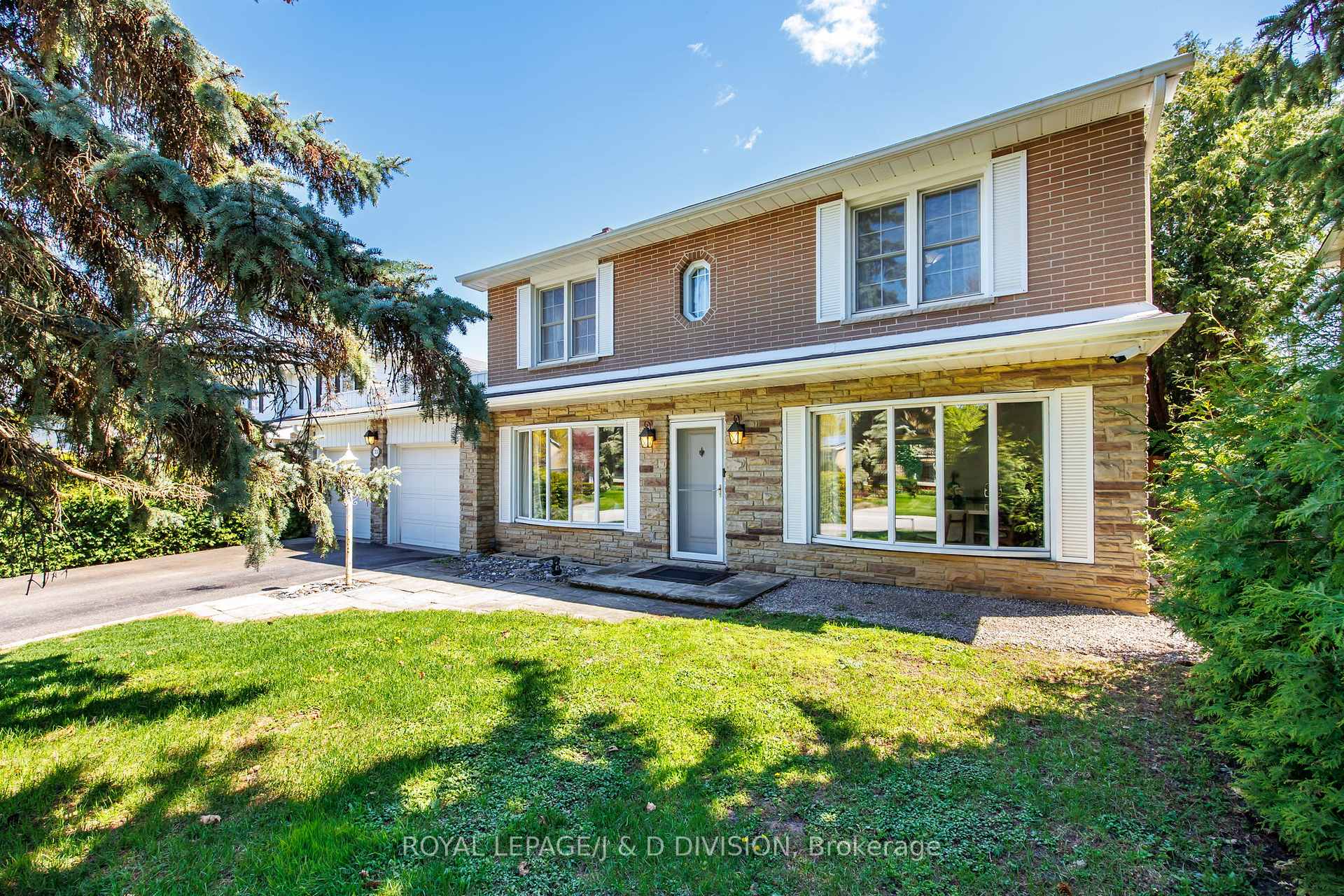 Photo 2 of 33 Almond Avenue, Markham, Grandview — HOMEH