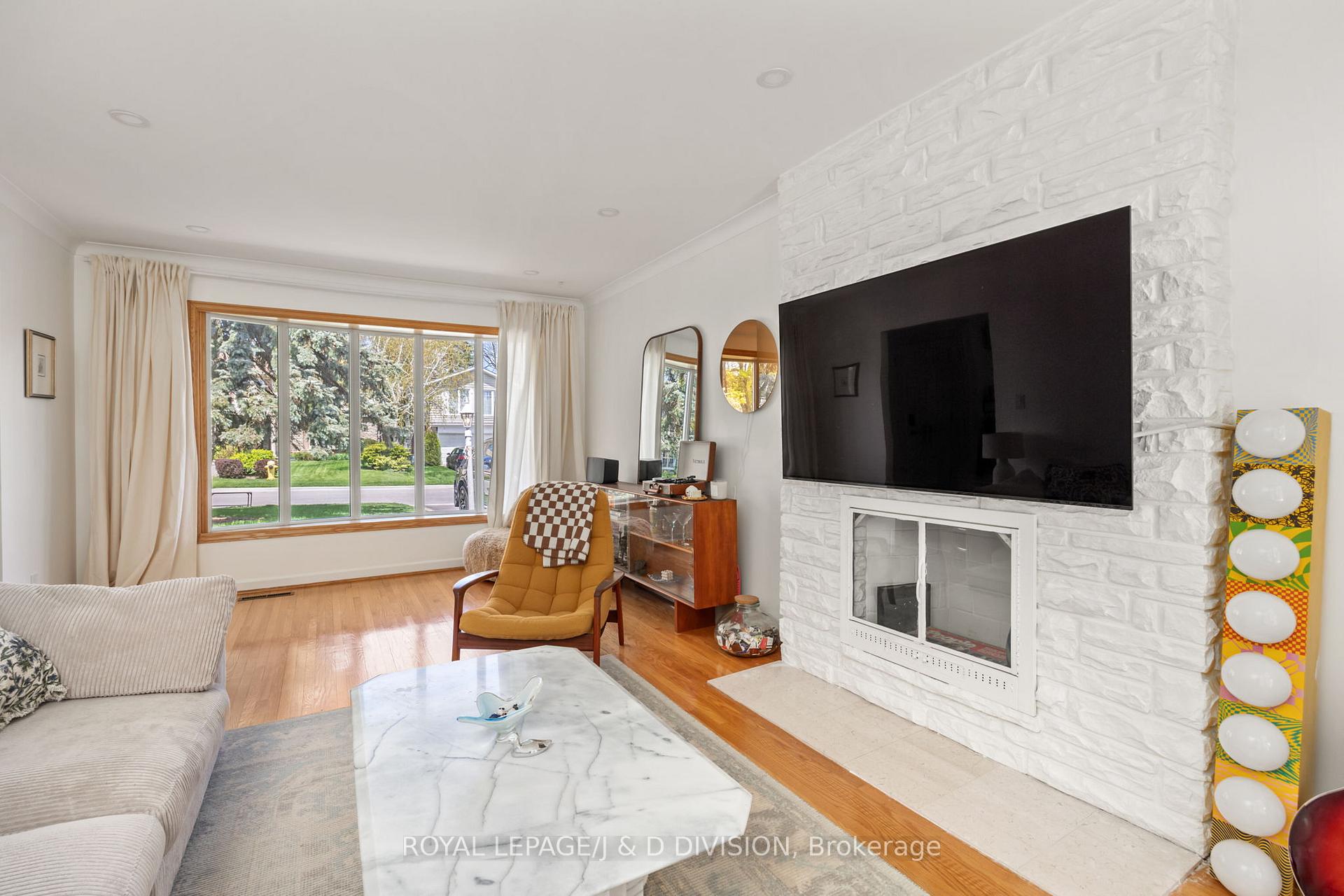 Photo 3 of 33 Almond Avenue, Markham, Grandview — HOMEH