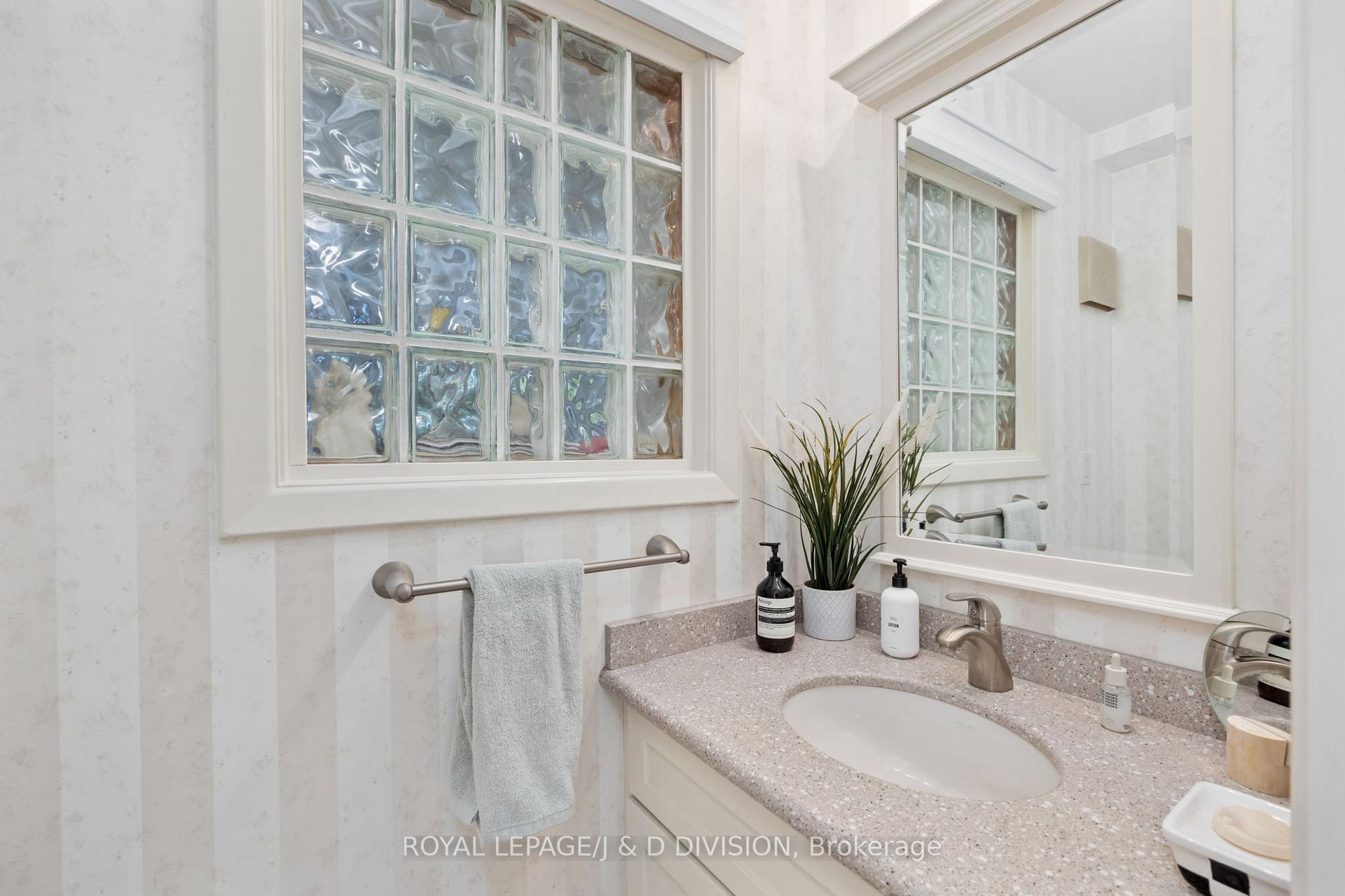 Photo 9 of 33 Almond Avenue, Markham, Grandview — HOMEH