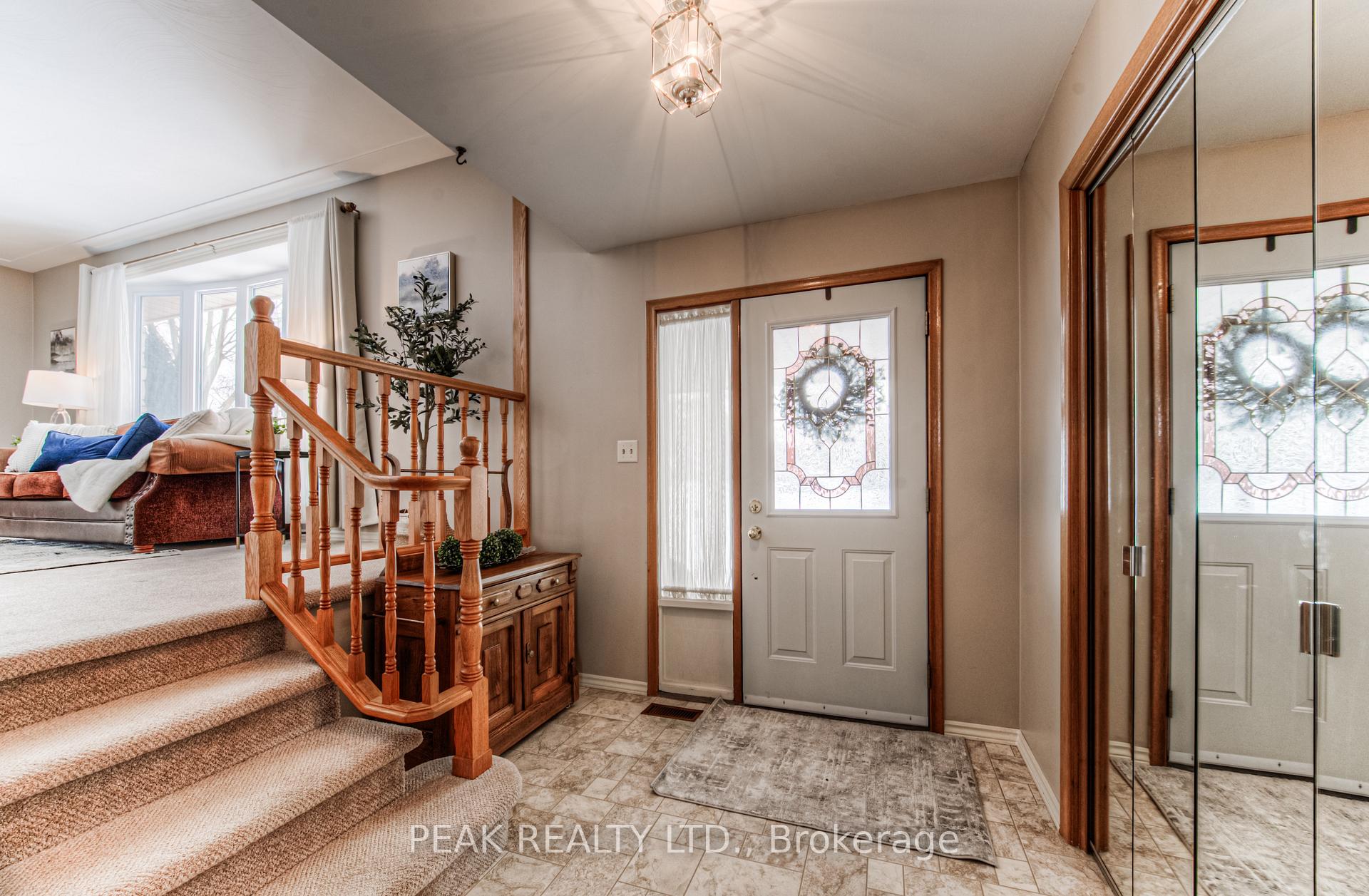 Photo 5 of 35 Dalewood Drive, Kitchener — HOMEH