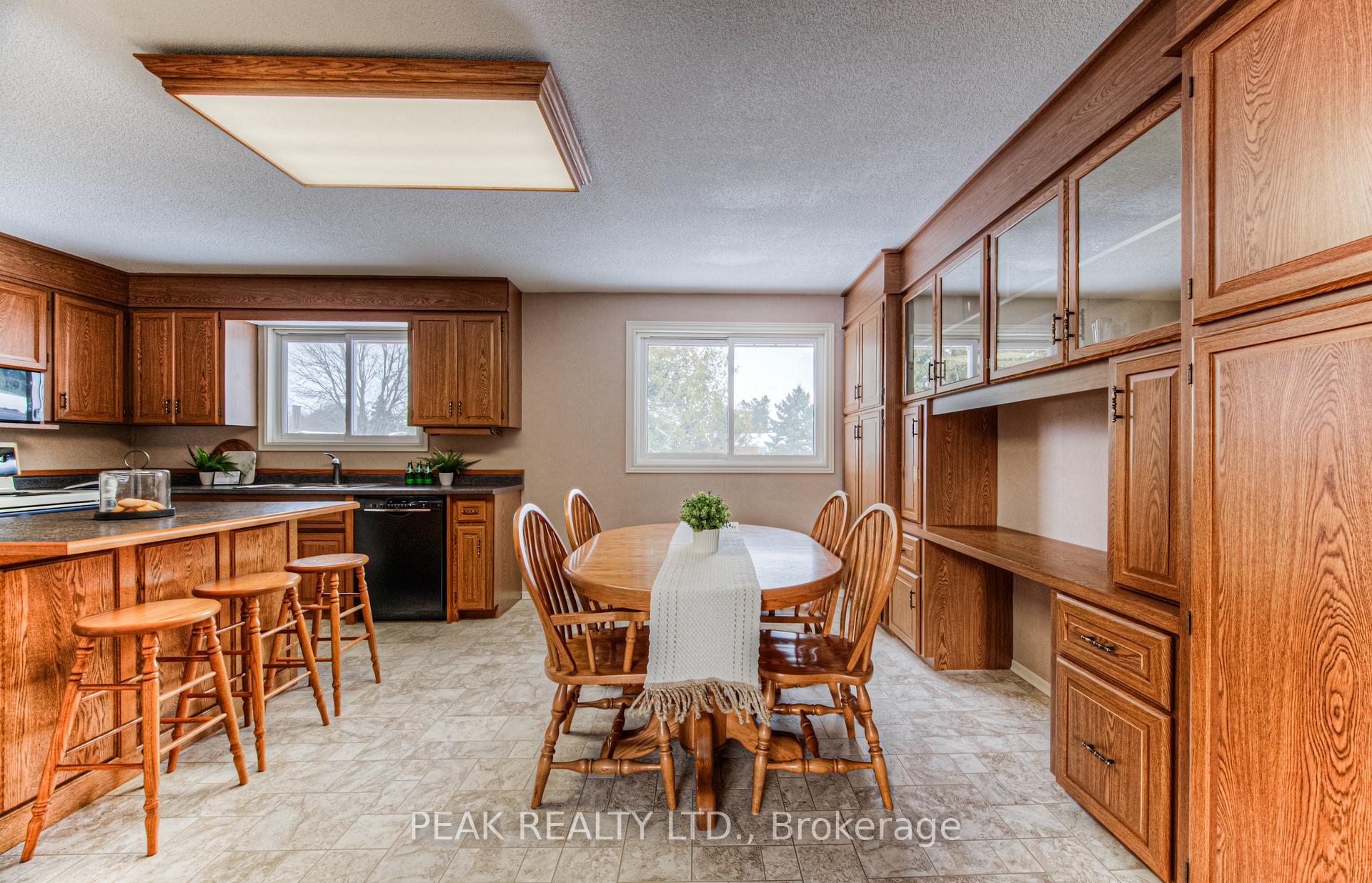 Photo 18 of 35 Dalewood Drive, Kitchener — HOMEH
