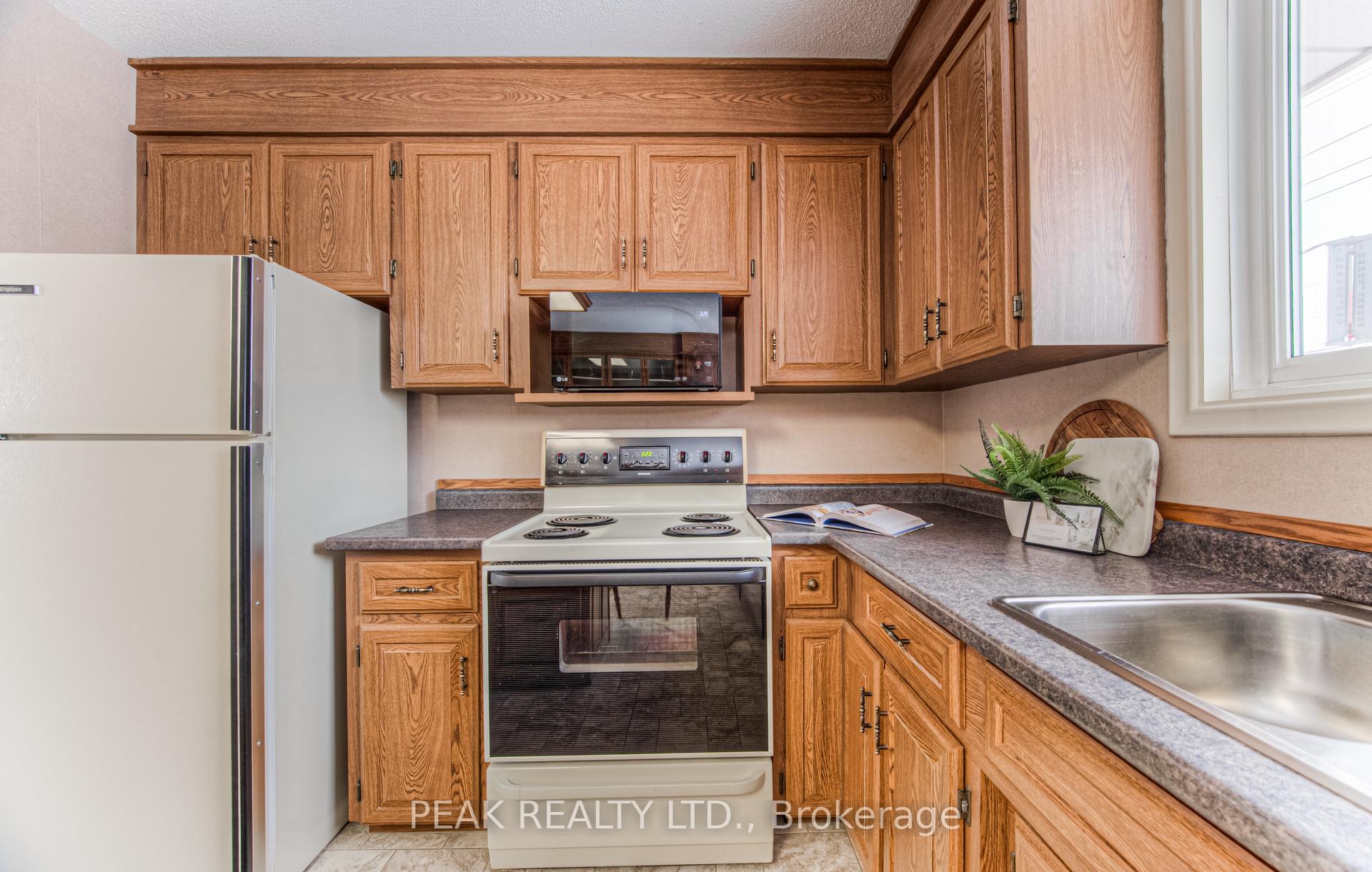 Photo 24 of 35 Dalewood Drive, Kitchener — HOMEH